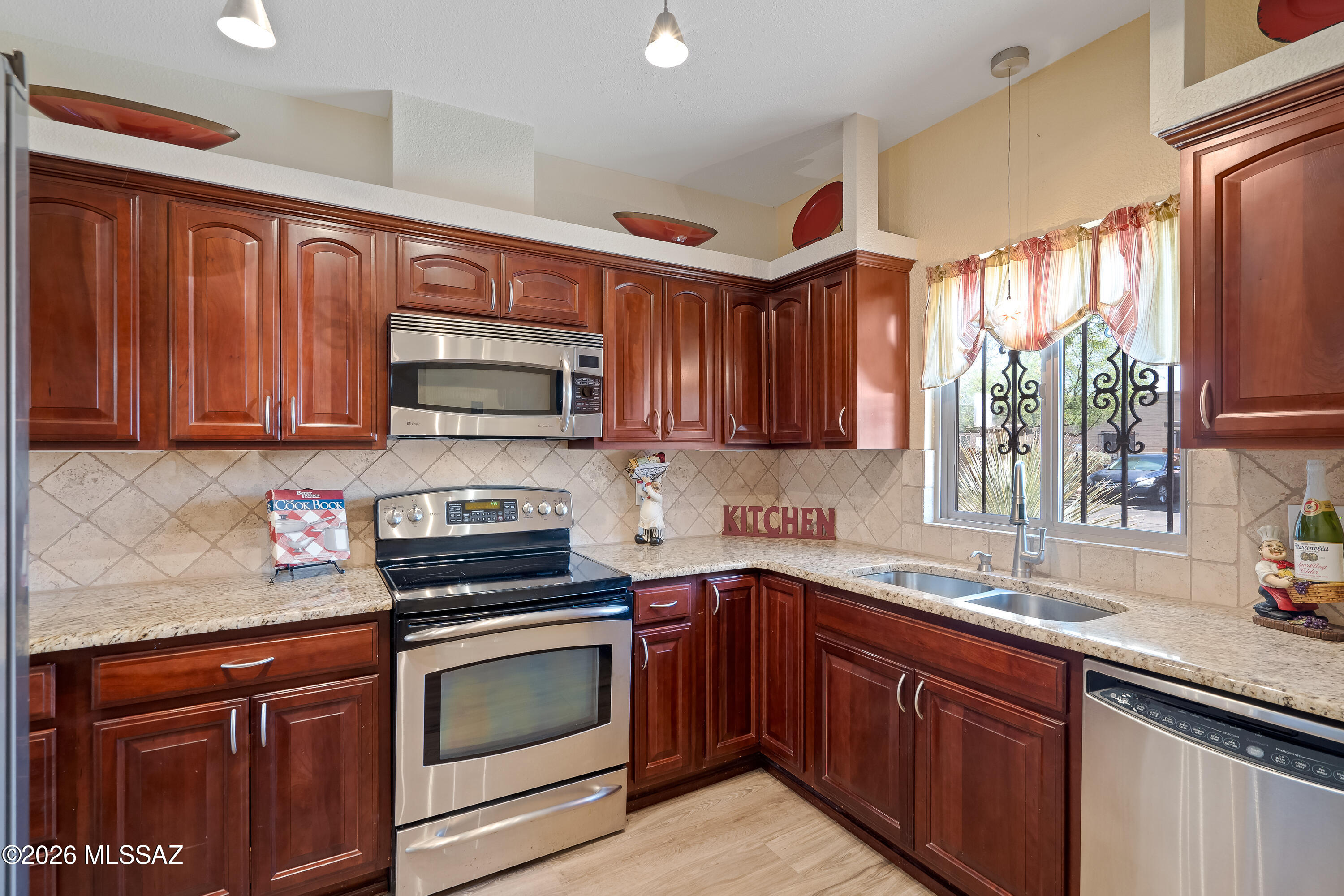 Pantano Park Townhouses - Residential