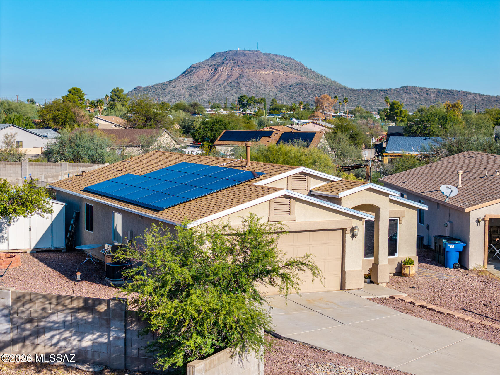 Discover the charm of this inviting single-level home in Kennedy Park Hills! Nestled on a large lot of a cul-de-sac, it offers 3 beds, 2 baths, & a 2-car garage. The welcoming interior showcases a designer palette, tons of natural light, tile flooring throughout, and vaulted ceilings that add to the airy feel. You'll love the seamlessly flowing living & dining room! The kitchen boasts SS appliances, a pantry, ample white cabinets, and a serving window w/breakfast bar. Enter the main bedroom to find an ensuite with a walk-in closet. The spacious backyard is perfect for relaxation and gatherings! It features a cozy covered patio and a Ramada for extra shade, creating an ideal spot for outdoor dining or lounging. Close to parks, schools, shopping, dining options, and freeways. Make it yours!
