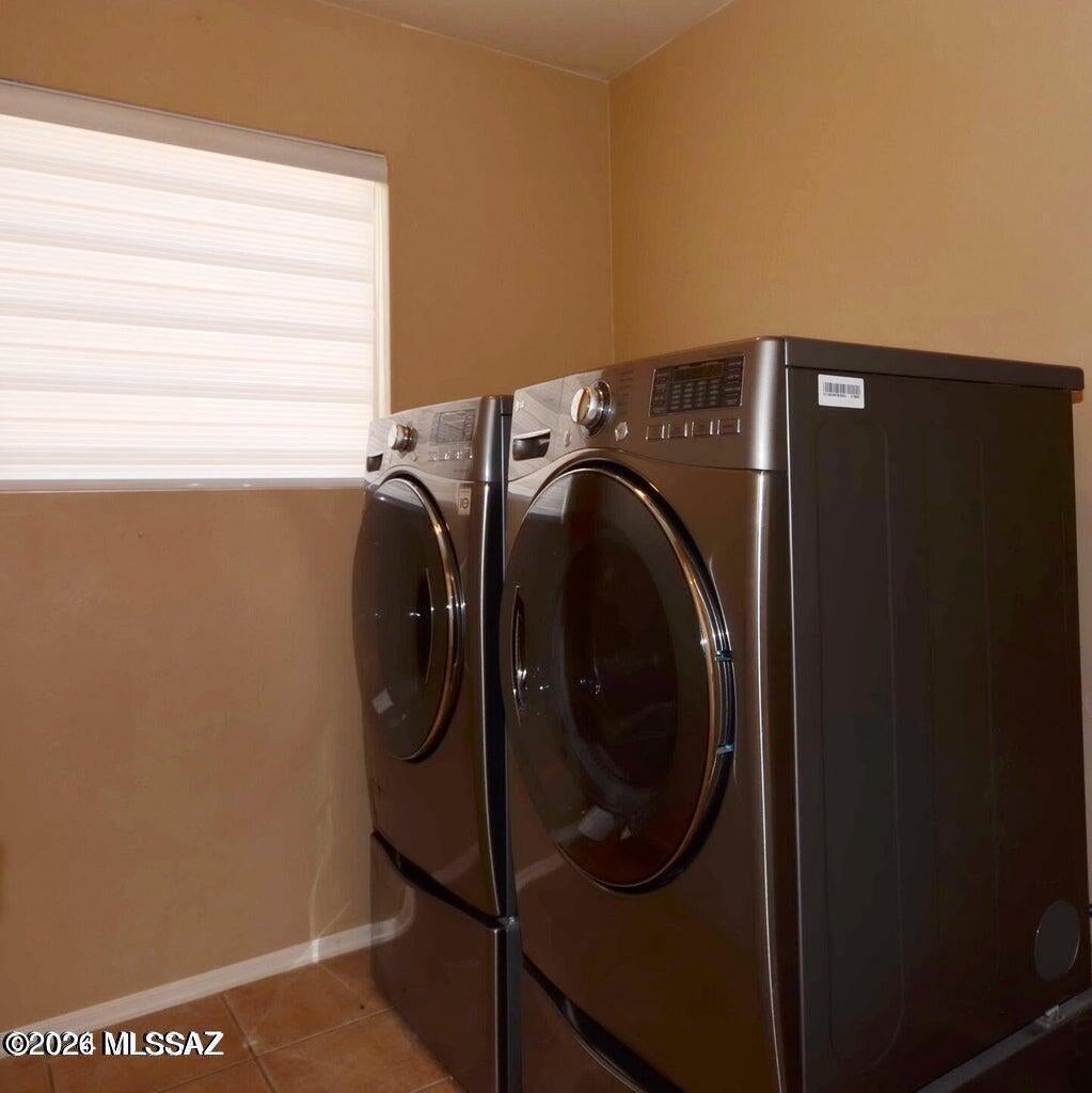 La Cholla Estates (1-94) - Residential Lease