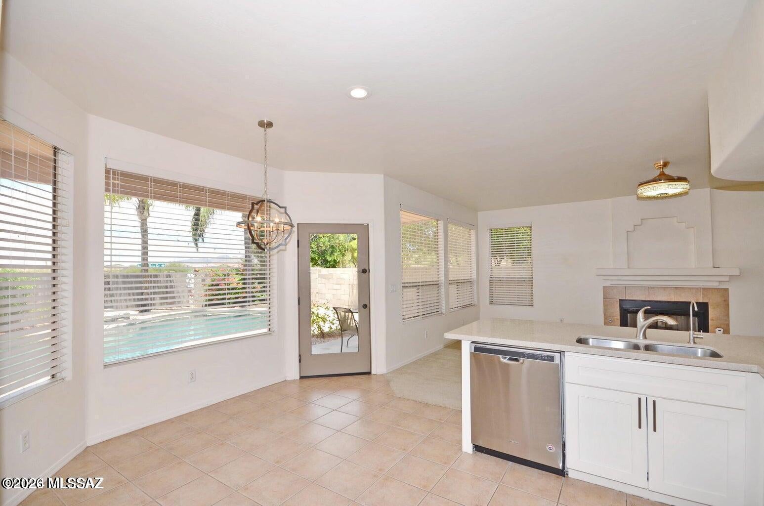 La Cholla Estates (1-94) - Residential Lease