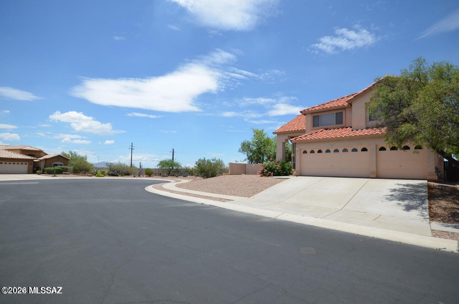 La Cholla Estates (1-94) - Residential Lease