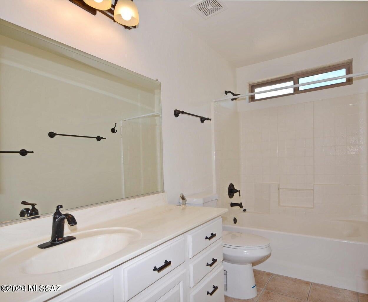 La Cholla Estates (1-94) - Residential Lease
