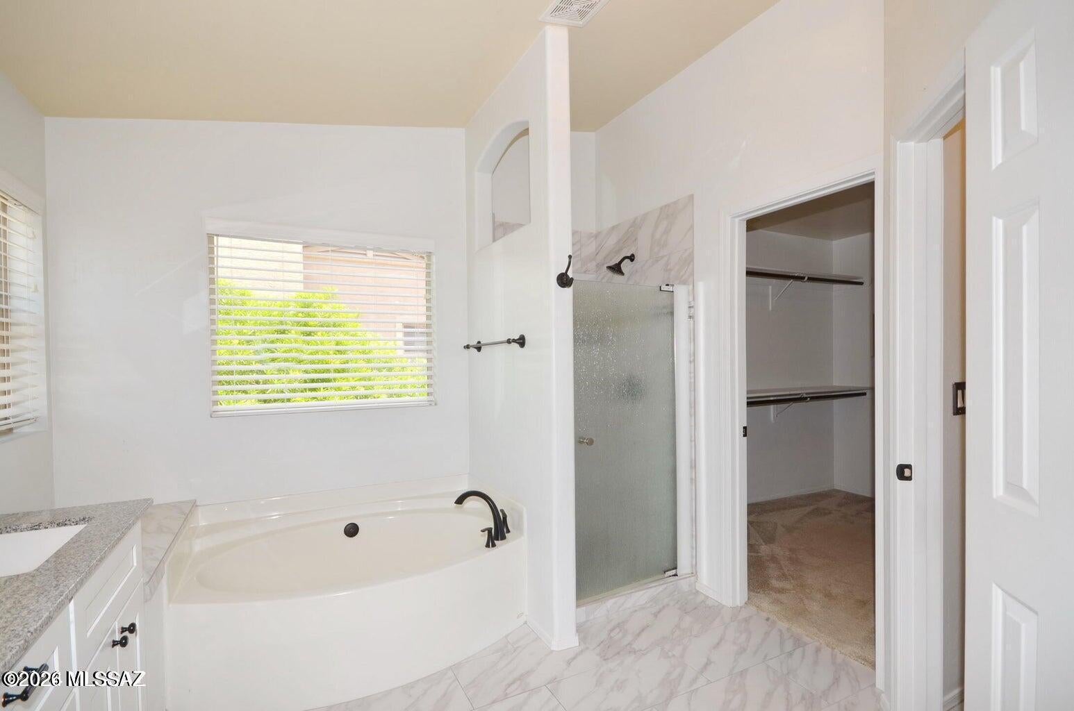 La Cholla Estates (1-94) - Residential Lease