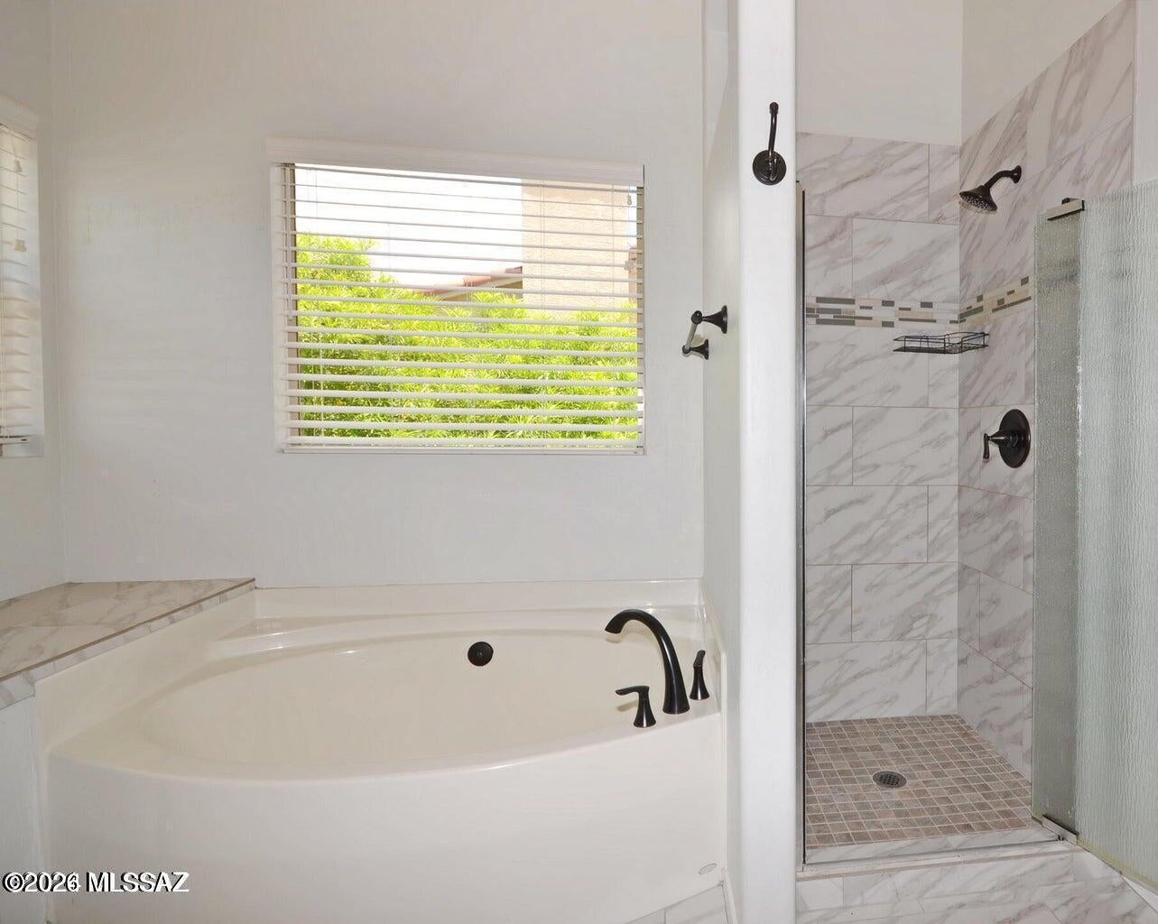 La Cholla Estates (1-94) - Residential Lease