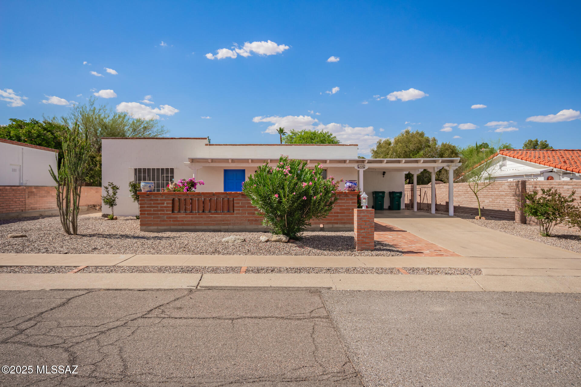 Kick back and relax in this calm, stylish space. Enjoy the outdoors in front and the backyard. A Green Valley Recreation Center is only a stone's throw away with its Swimming pool, Gym, pickleball court, and much more (a subscription is required). Near restaurants and a shopping center to enjoy. Beautiful view of the mountains -- 55-and-over community. Beautiful Rental. washer and dryer included.