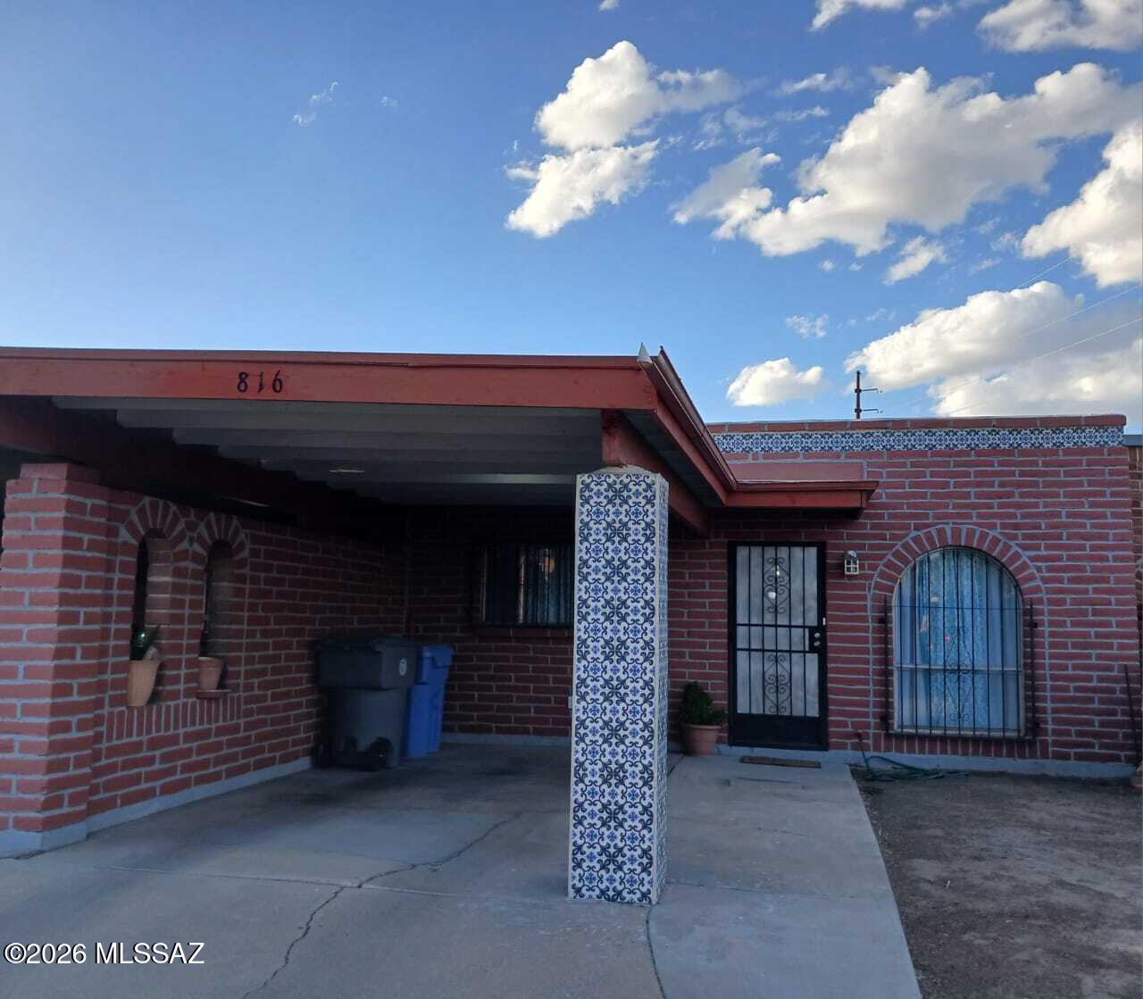 Check out this stunning remodeled 2-bedroom, 2-bathroom gem! Featuring a modern kitchen perfect for cooking enthusiasts, a convenient laundry closet with a washer and dryer included, and stylish bathrooms that add a touch of luxury. Plus, enjoy the tranquility of your own enclosed patio. This incredible find won't last long!