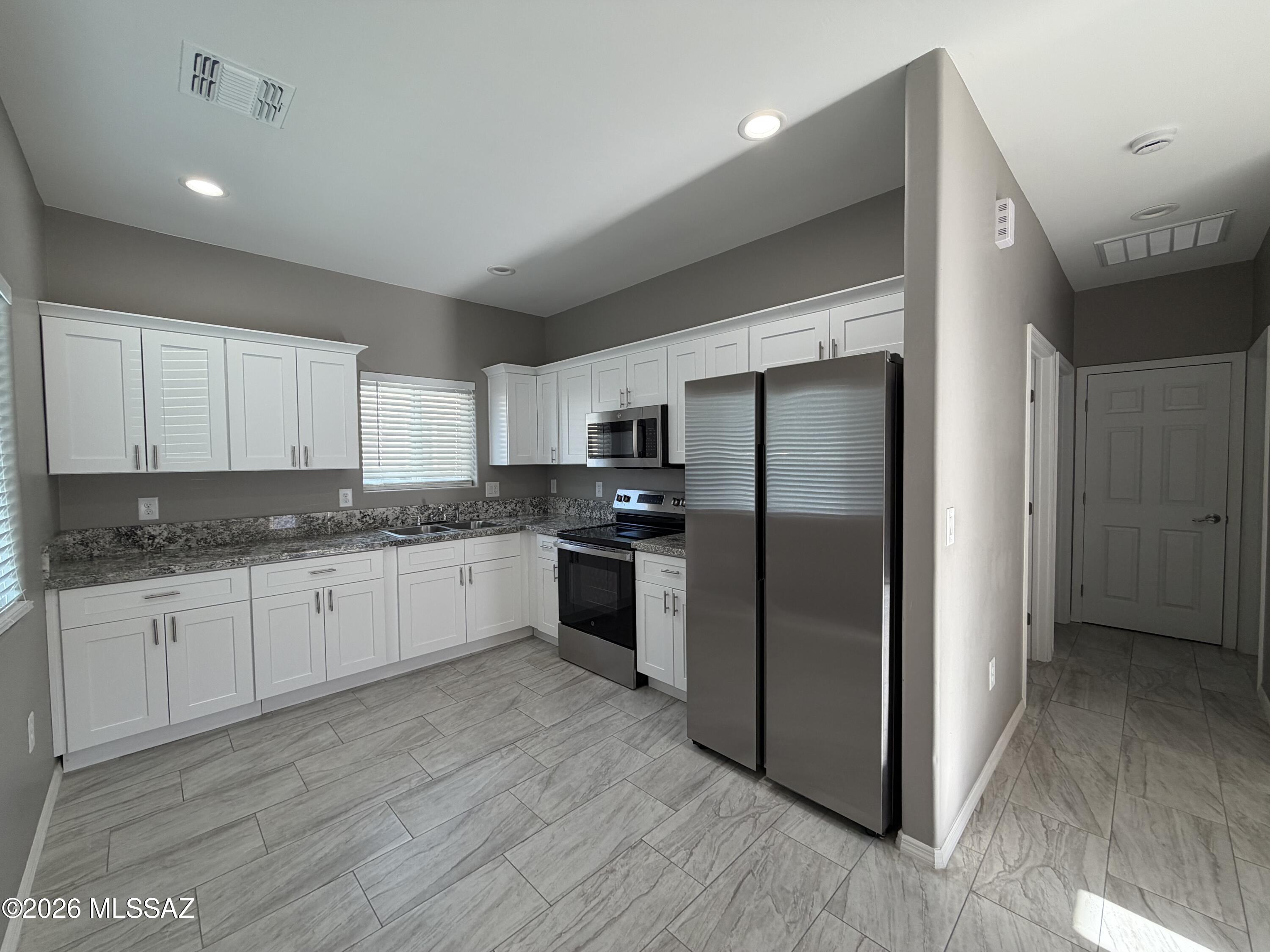 Bronx Park Addition - Residential Lease