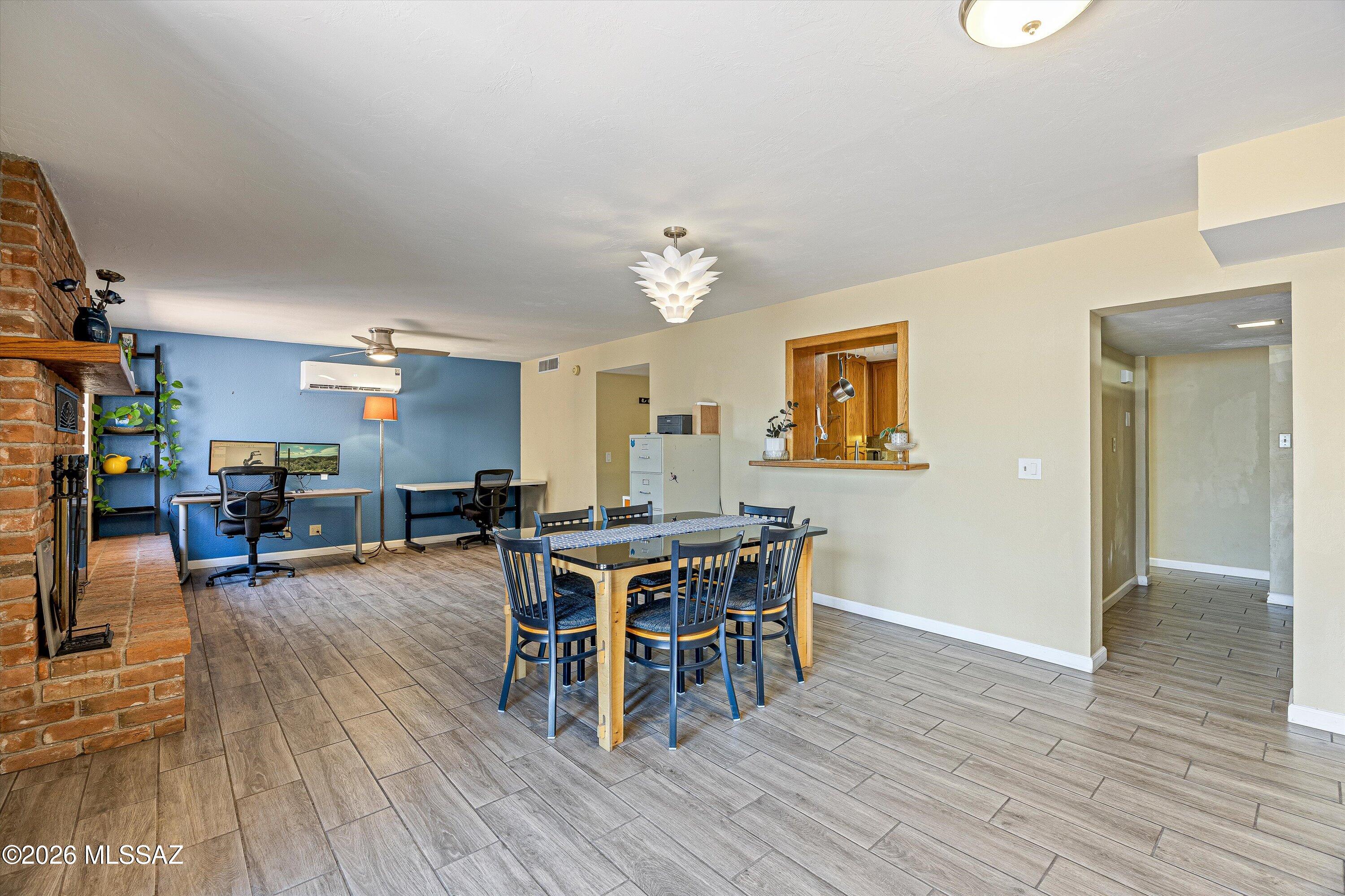 Country Club Manor - Residential