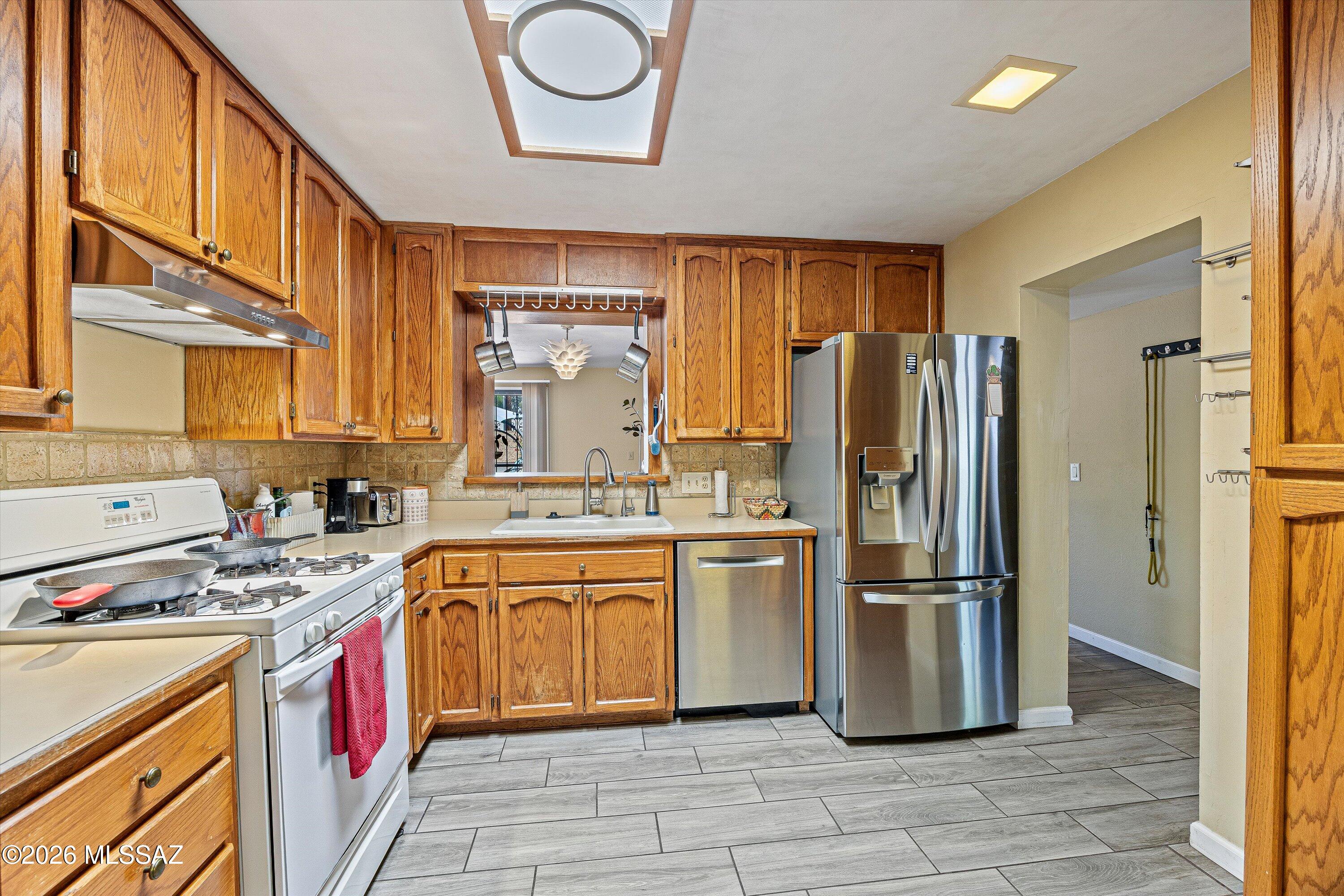 Country Club Manor - Residential