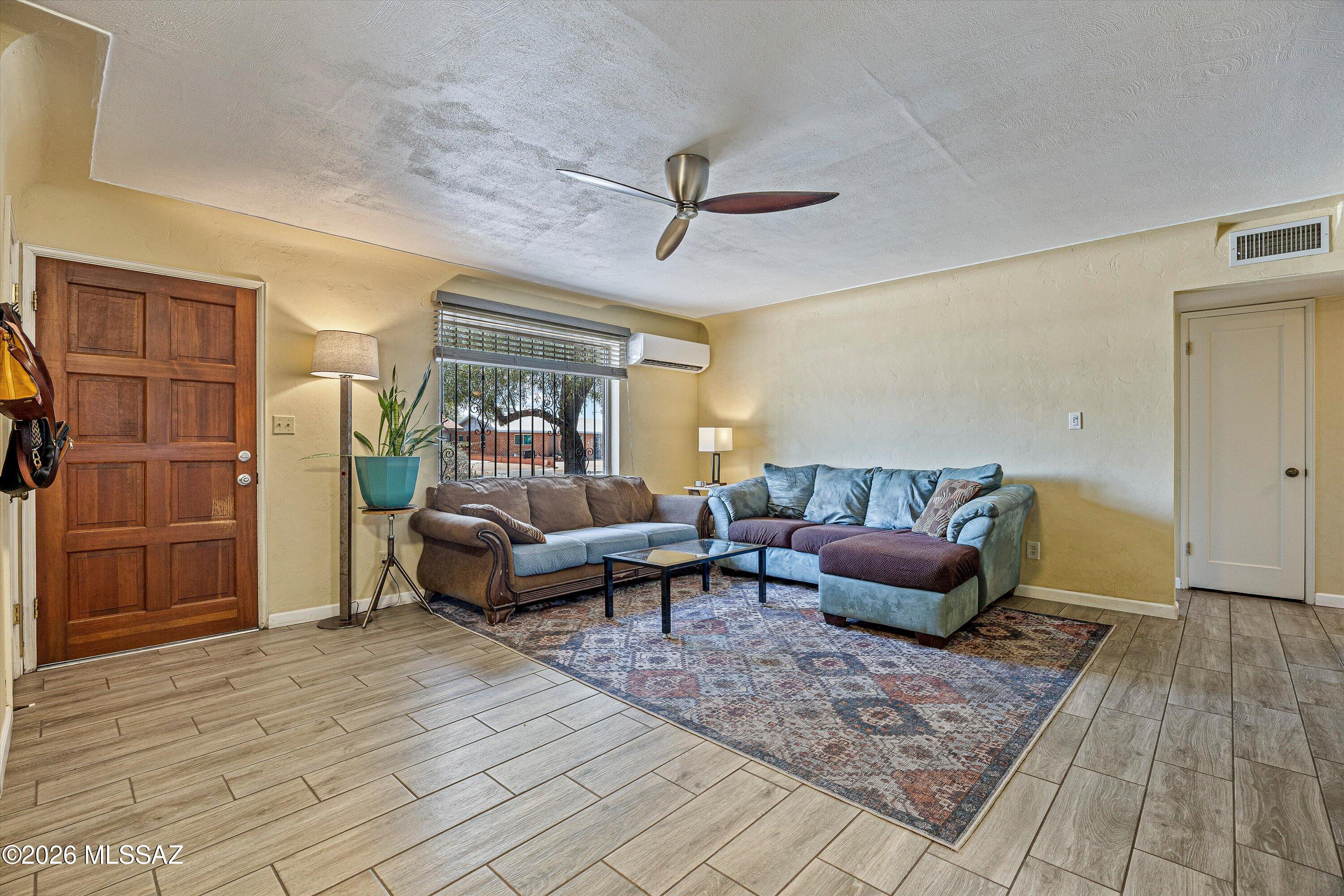 Country Club Manor - Residential