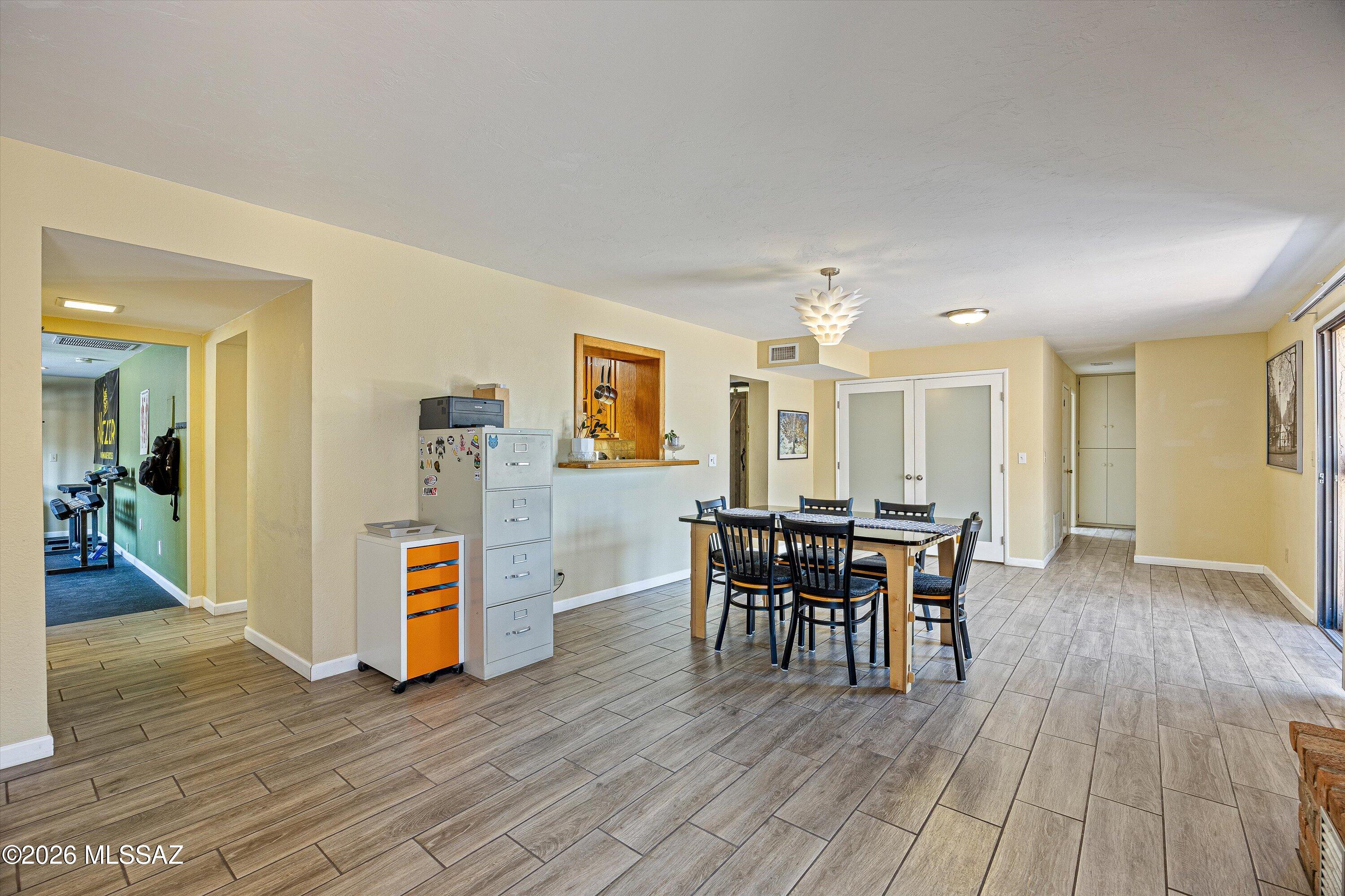 Country Club Manor - Residential