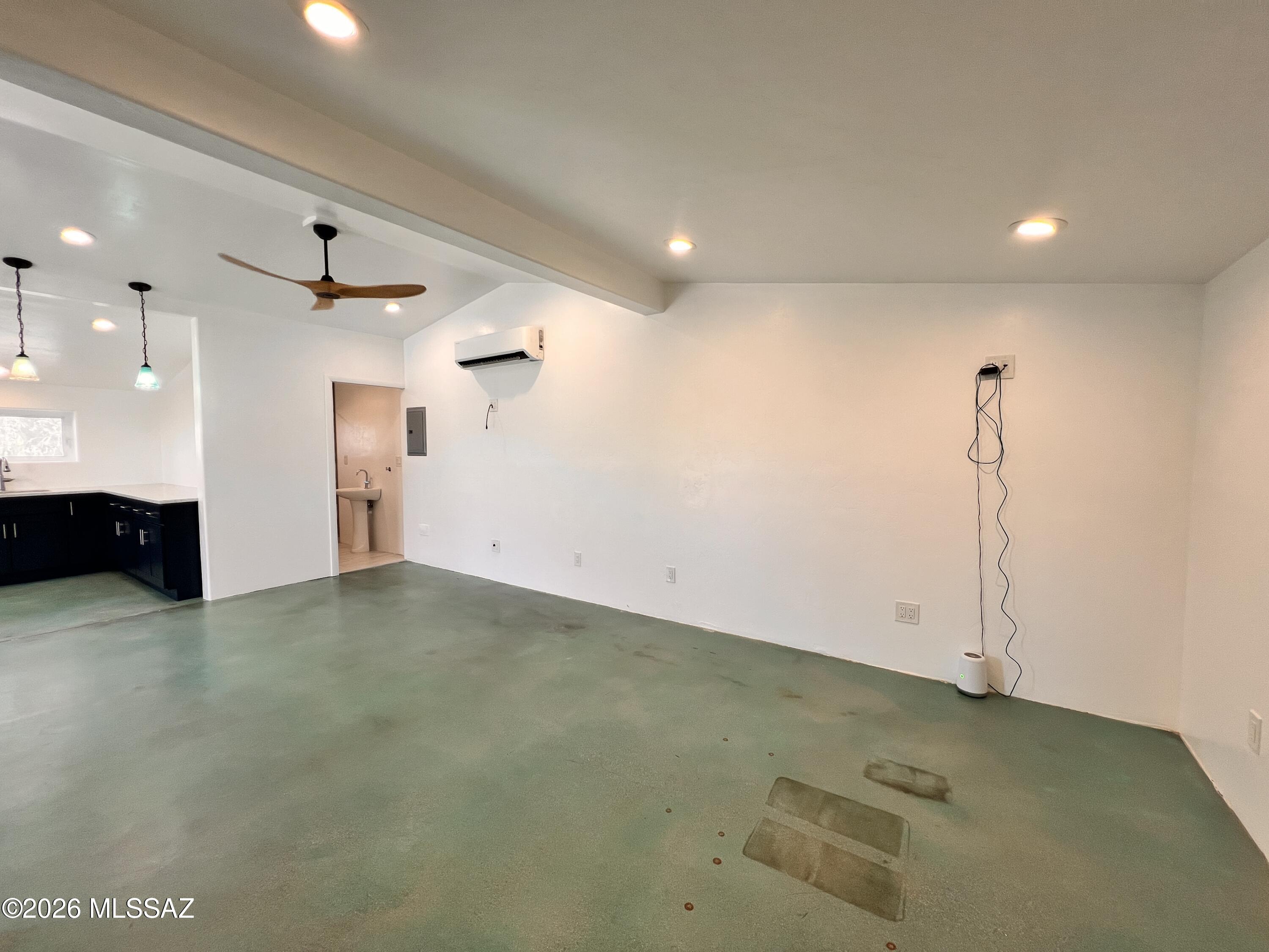 Unsubdivided - Residential Lease