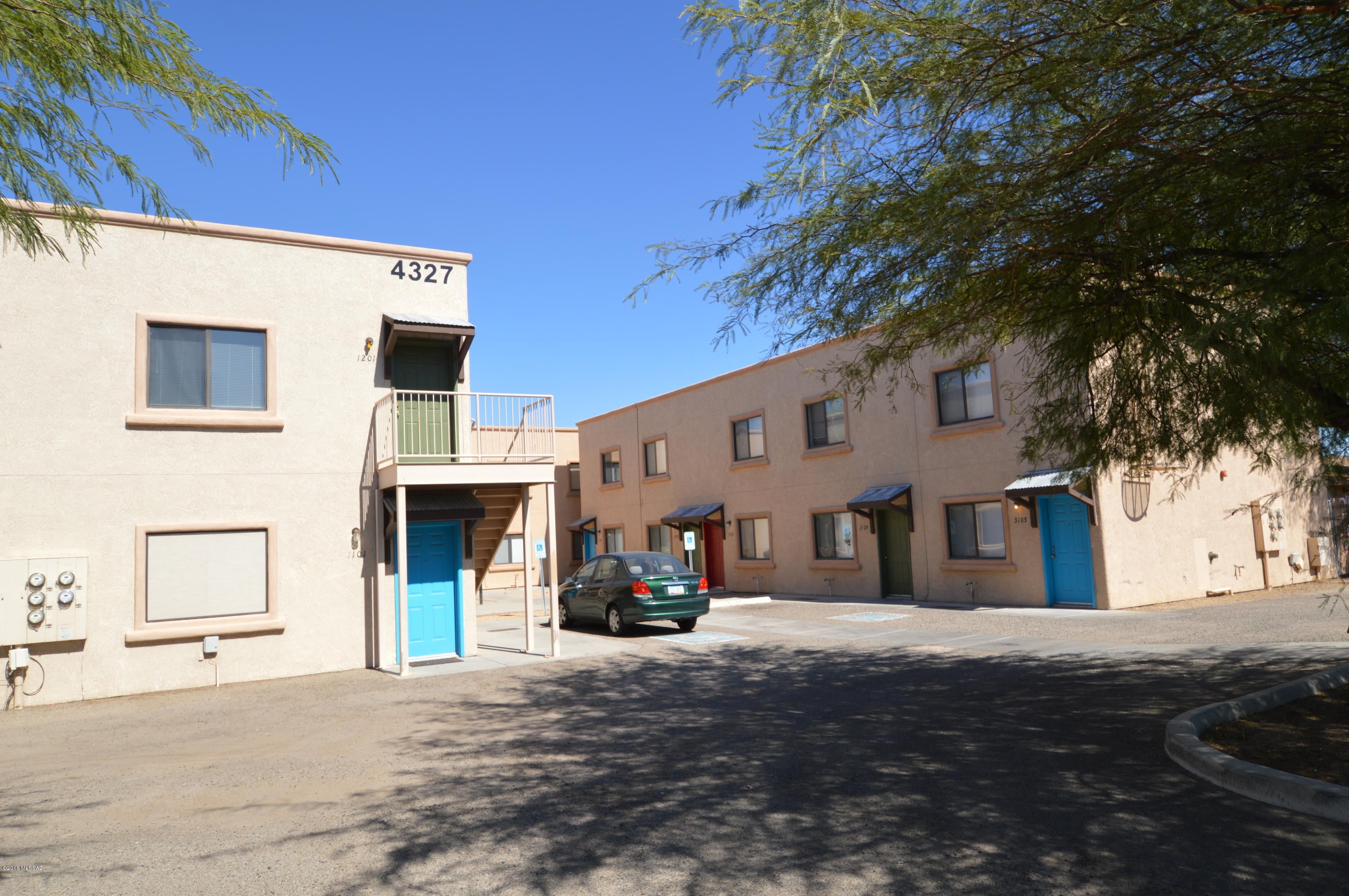 Range, refrigerator, washer/dryer included. Spacious with two masters. Hi efficiency A/C, dual pane windows. Private townhomes near public library and transportation. Just 2.5 miles from U of A! Separate fenced yards for kids and pets. Military welcomed. SAVE NOW, CALL NOW!!