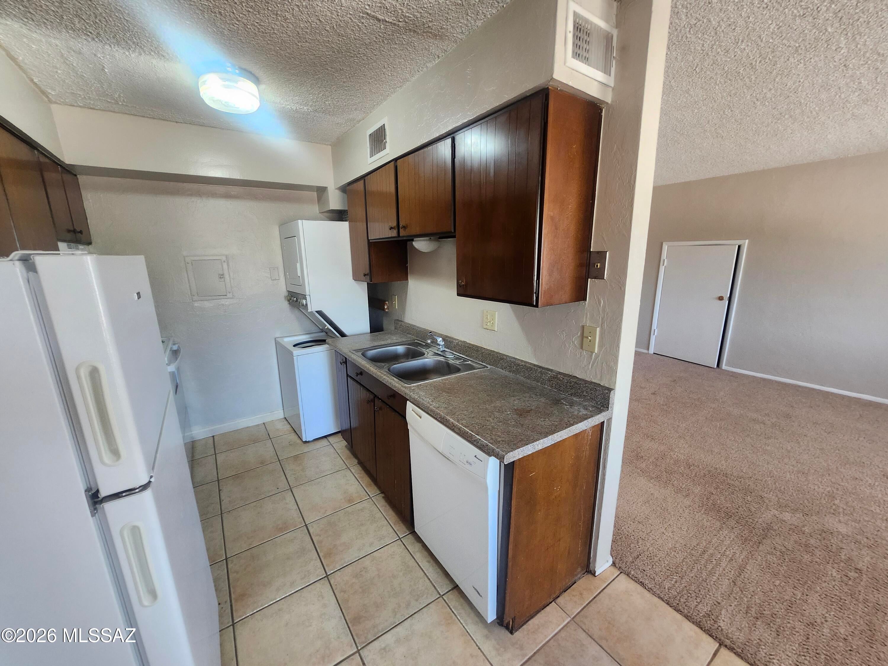 Villa Del Vista Condominium - Residential Lease