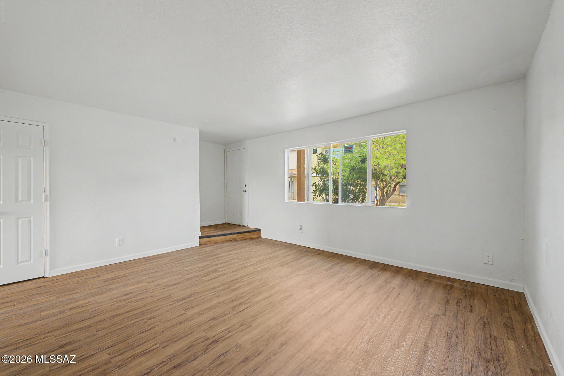 Beautifully remodeled 3-bedroom, 2.5-bath condo offering 1,402 sq ft of modern living! This inviting home features a spacious living area with a neutral palette and stylish wood-look flooring, plus a versatile great room perfect for relaxing or entertaining. The updated kitchen showcases granite countertops, white shaker cabinets, built-in appliances, a pantry, and a breakfast bar. The primary suite includes a private bath and walk-in closet. A move-in ready gem you don't want to miss! Owner/Agent