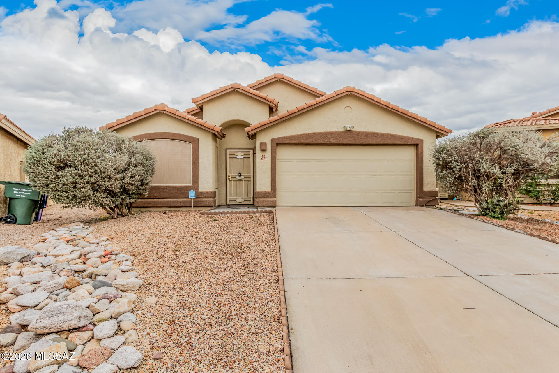 Seller will accept, or counter offers between $375,000 and $385,000 Welcome to this charming home in Sarnoff Ridge! The interior showcases a designer palette, abundant natural light, vaulted ceilings, and tile flooring. Excellent floor plan showcasing a formal living & dining room and a separate family room w/fireplace. The kitchen boasts SS appliances, tile counters & backsplash, recessed lighting, ample wood cabinetry, a pantry, and an island w/breakfast bar. The main bedroom has an ensuite with dual sinks, separate tub/shower, & a walk-in closet. Secondary bathroom is a Jack & Jill. Laundry room w/utility sink & cabinetry. The spacious backyard is ideal for gatherings! Featuring a covered patio, extra seating areas, & a sparkling fenced pool for year-round enjoyment.
