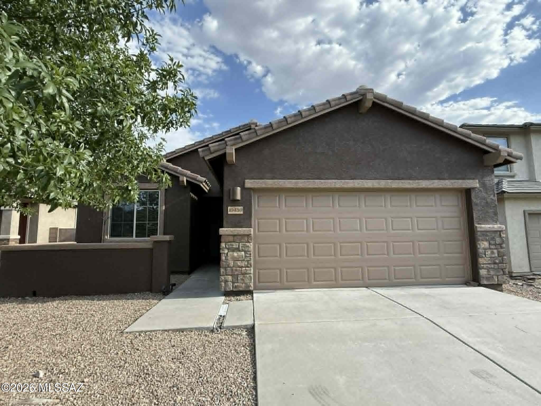 Rancho Del Lago (B37-38) - Residential Lease