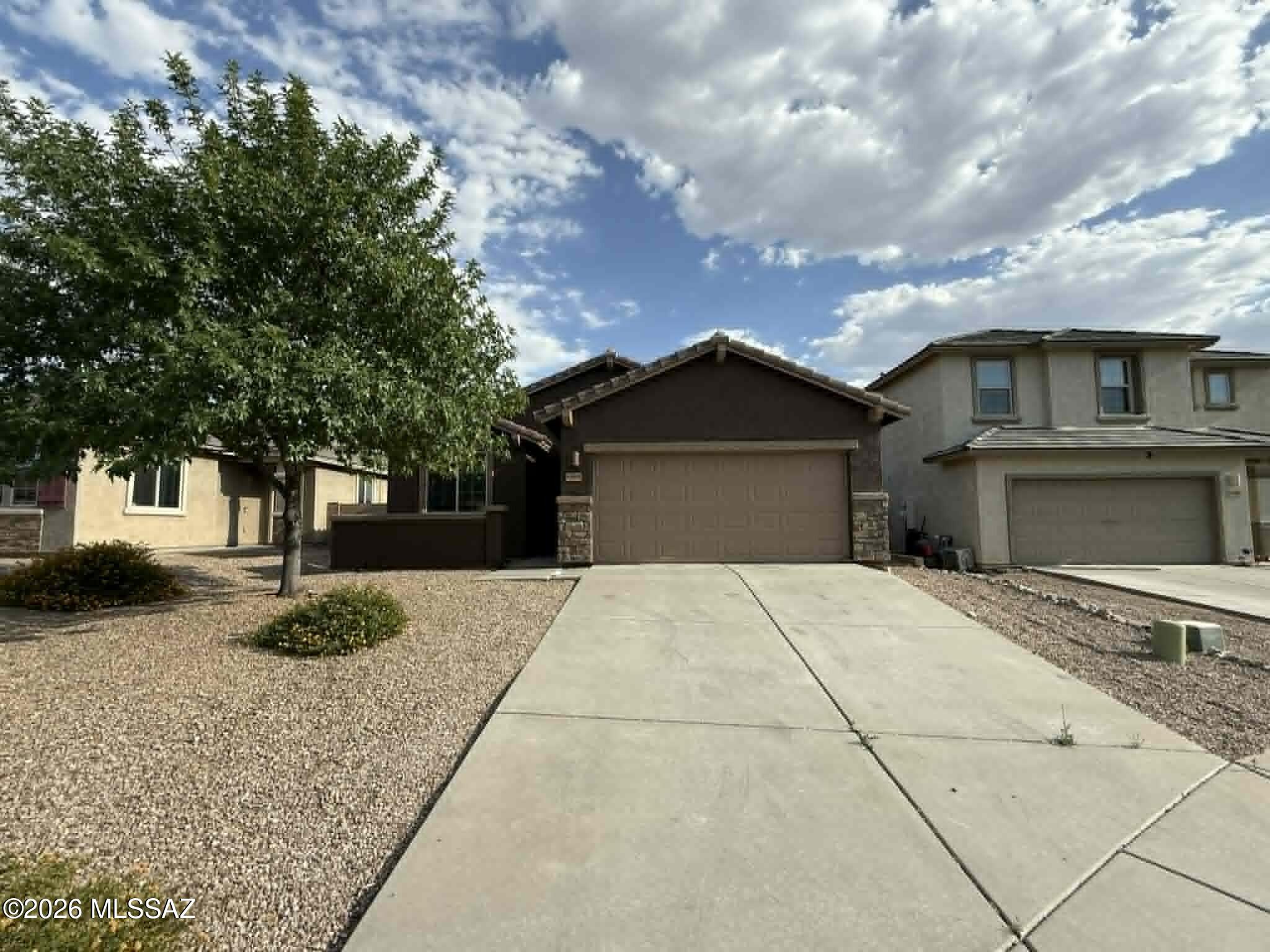 Rancho Del Lago (B37-38) - Residential Lease