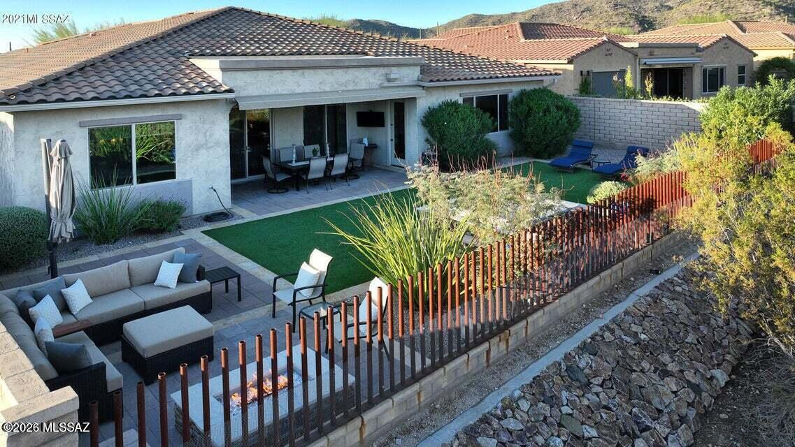 BEAUTIFUL DOVE MOUNTAIN-LOS SAGUAROS PREMIUM GOLF COURSE HOME is available for your short or long term stay!
This immaculate 4 bed/3 bath furnished home backs to the Gallery Golf Course with panoramic mountain views!
Many features including open floor plan with  great room, gourmet kitchen with stainless appliances, a walk in pantry, beverage bar and island designed for entertaining, spacious primary bedroom and bathroom  
with a large window and door to the patio and so much more.
Enjoy the beautiful patio, large yard and hot tub!
CALL FOR CURRENT AVAILABILITY AND RATES!