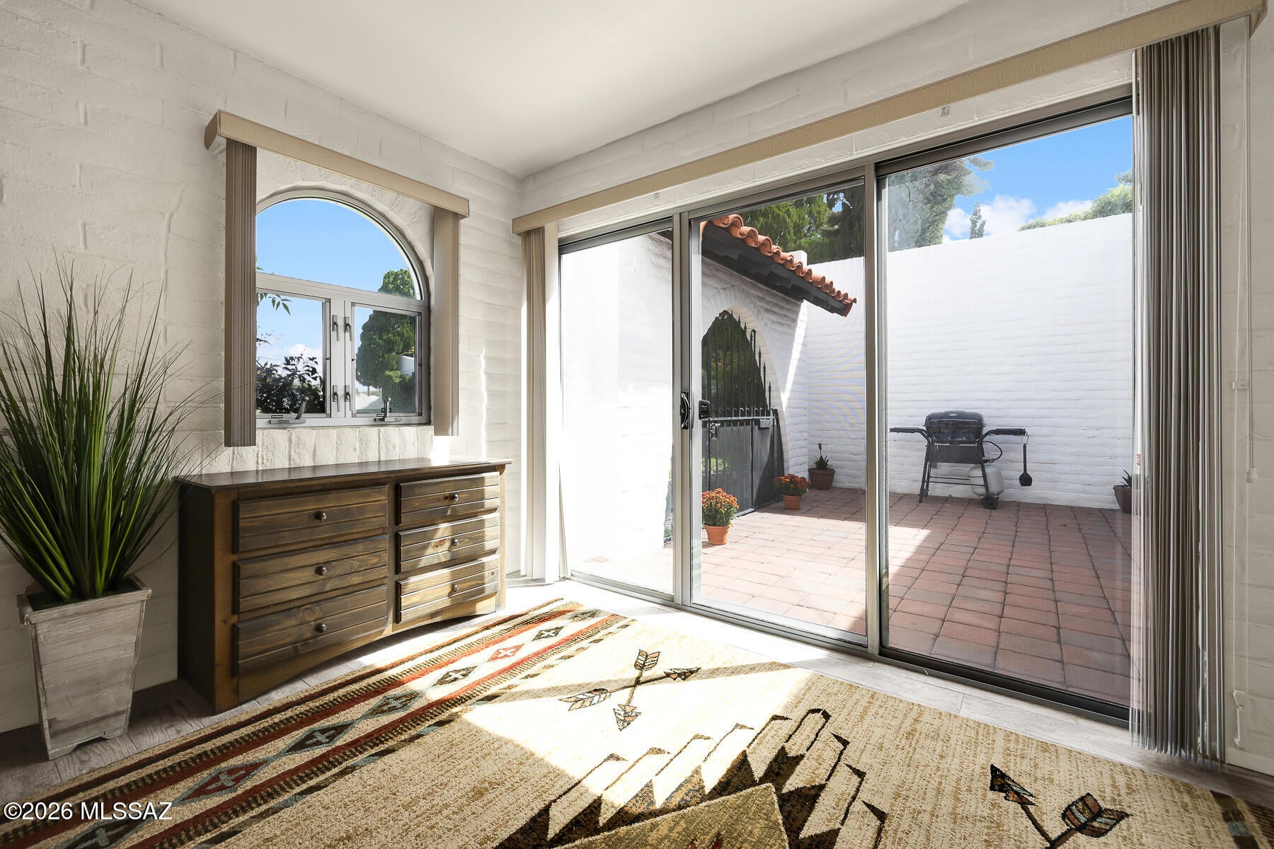 Las Lomitas (1) - Residential