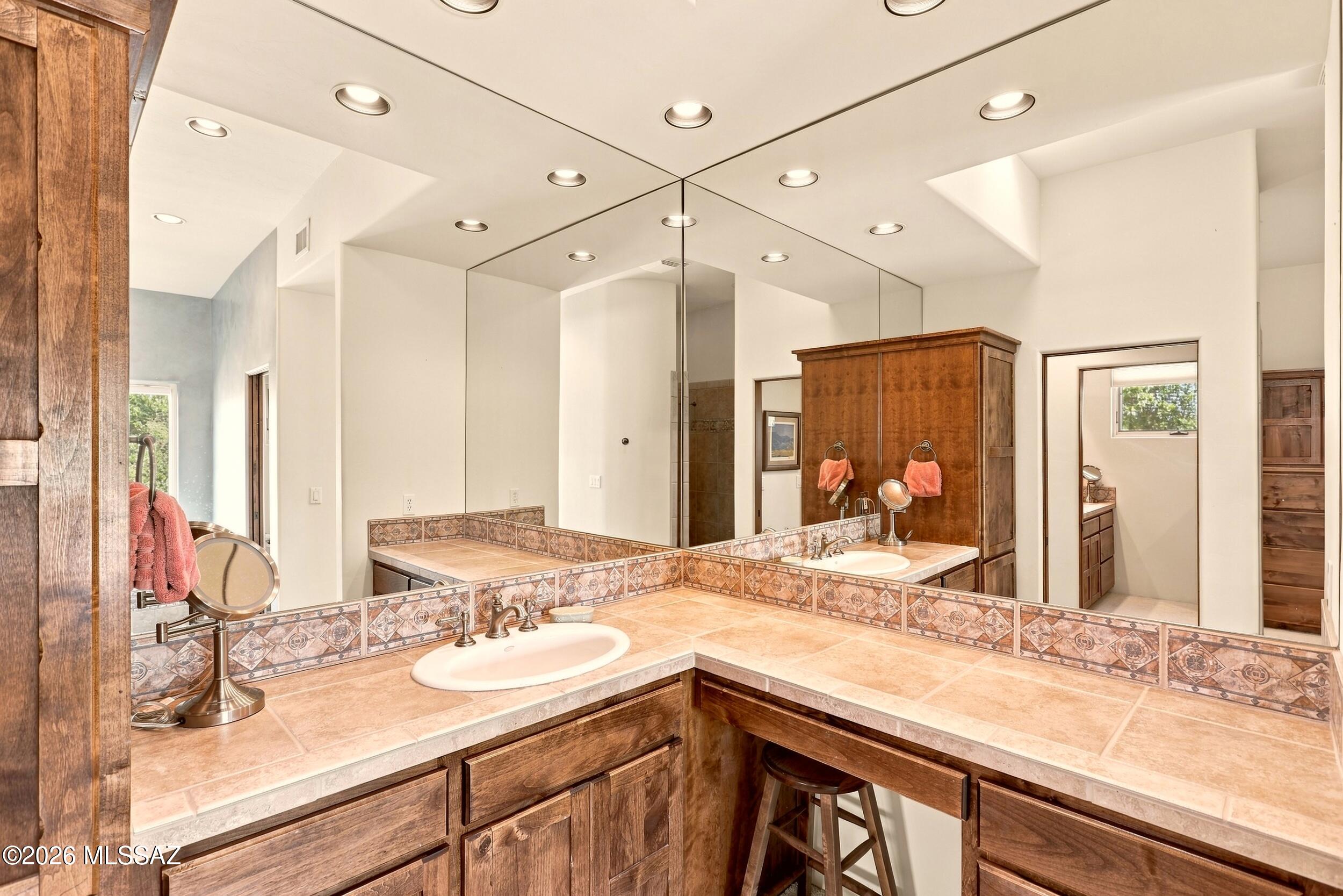 Honey Bee Ridge(The Estates At) - Residential