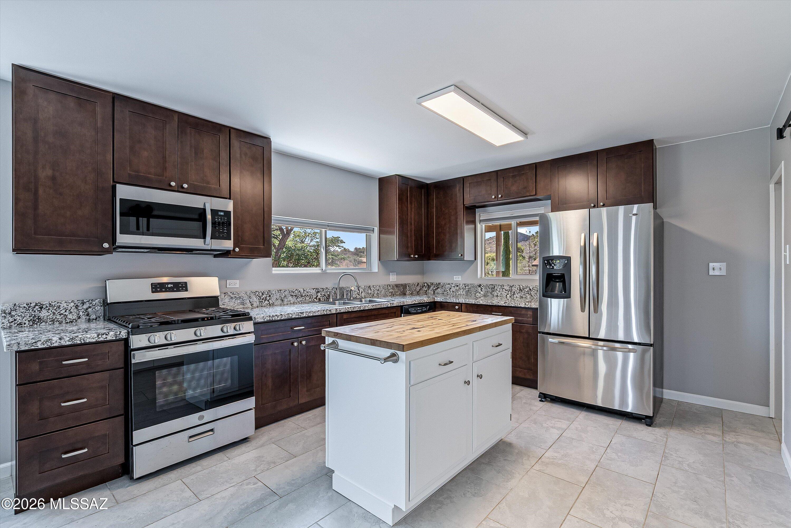Los Robles Estates - Residential Lease