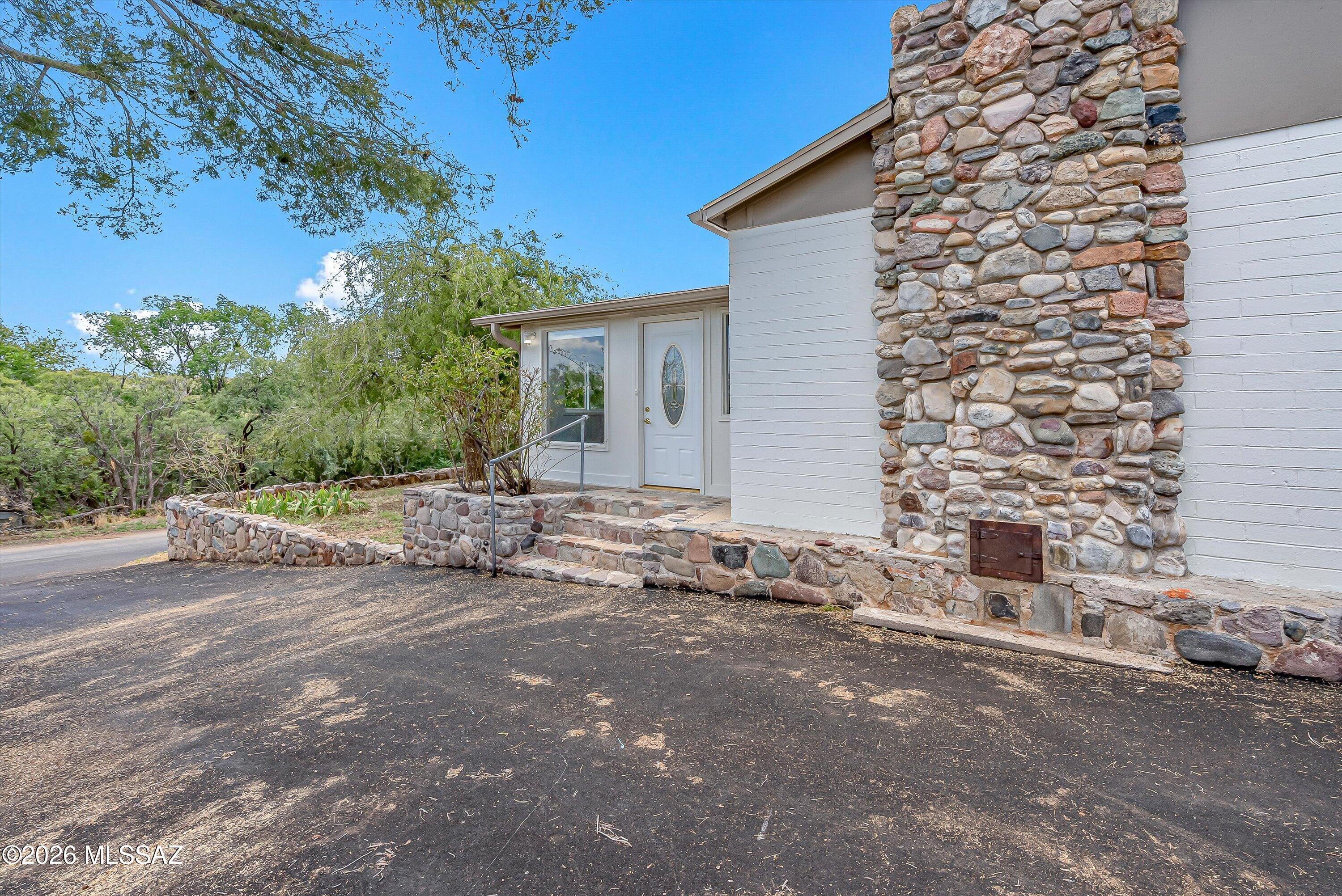 Los Robles Estates - Residential Lease