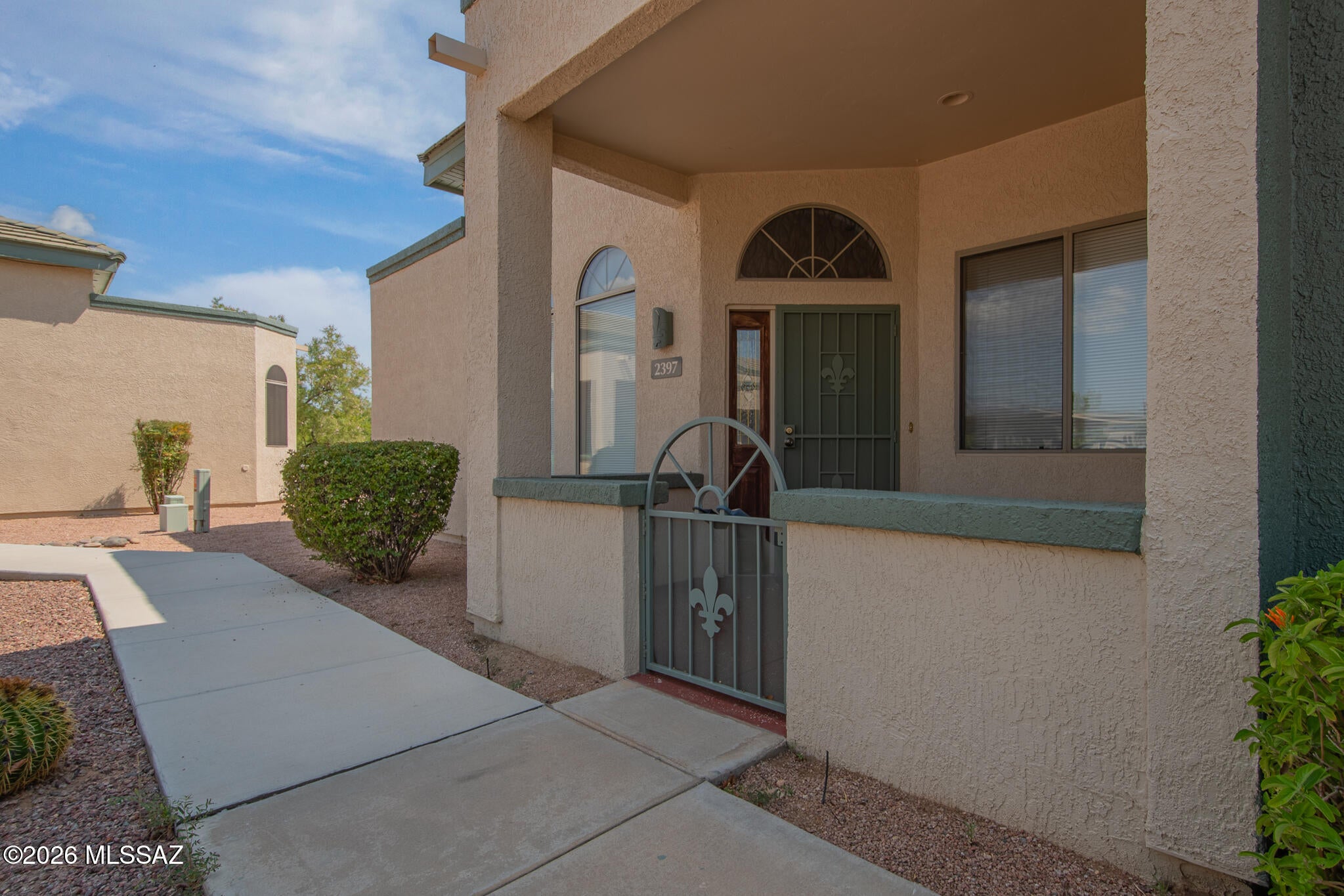Enjoy easy, low-maintenance living in this inviting 2-bedroom, 2-bath townhome in gated Mona Lisa Village. The bright, open great room features soaring ceilings, abundant natural light and durable tile flooring, while the breakfast bar keeps the kitchen connected to everyday living and entertaining. Two walk-in closets, indoor laundry and private front and rear patios add comfort and convenience. Spend sunny Tucson days relaxing at the community pool and spa or gathering at the clubhouse. Ann Day Community Park, shopping, dining and Northwest Medical Center are nearby--an ideal home base for an active, lock-and-leave lifestyle in Northwest Tucson. RENTALS ALLOWED 30 day minimum