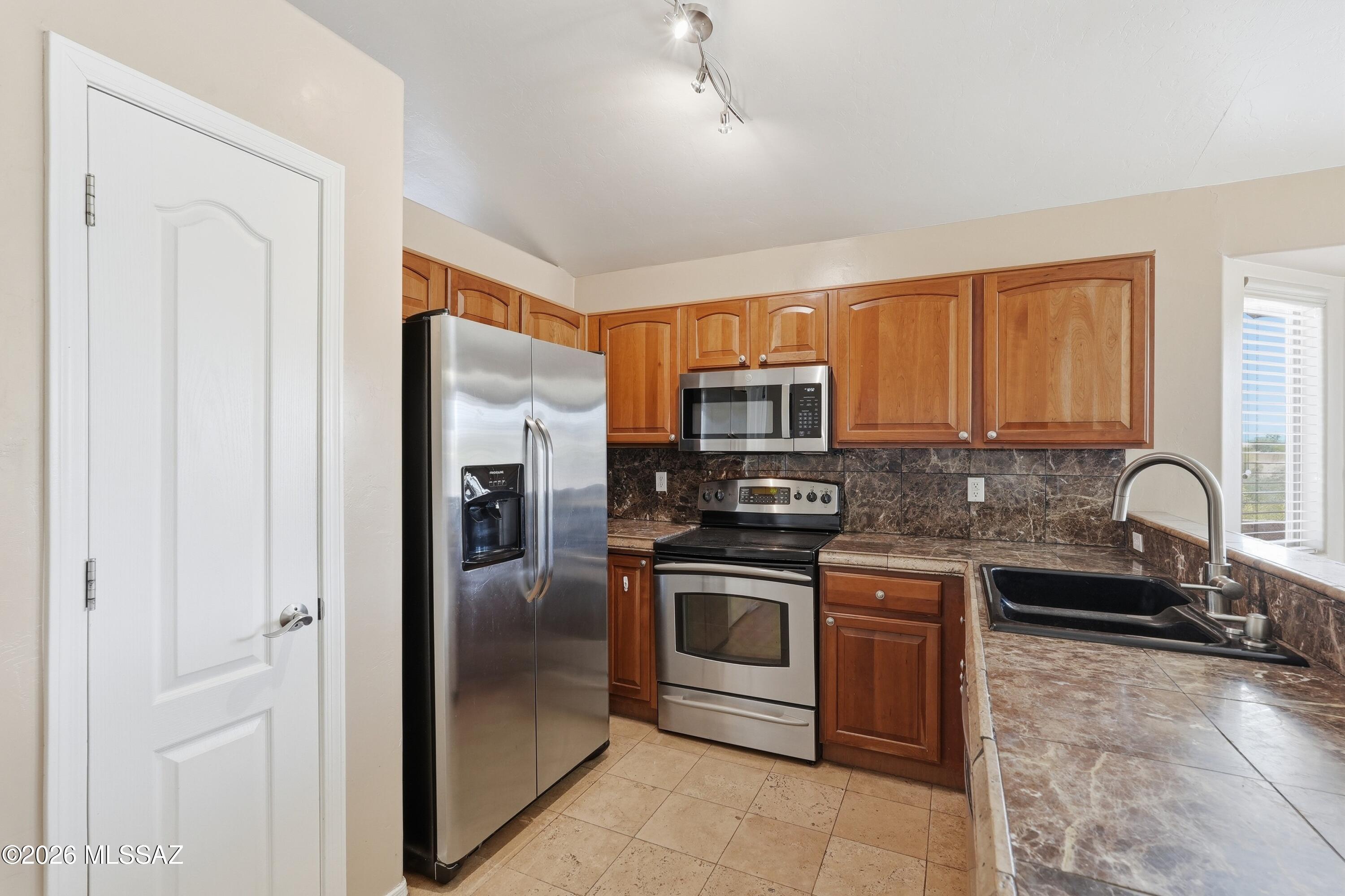 Colina De Oro (1-138) - Residential Lease