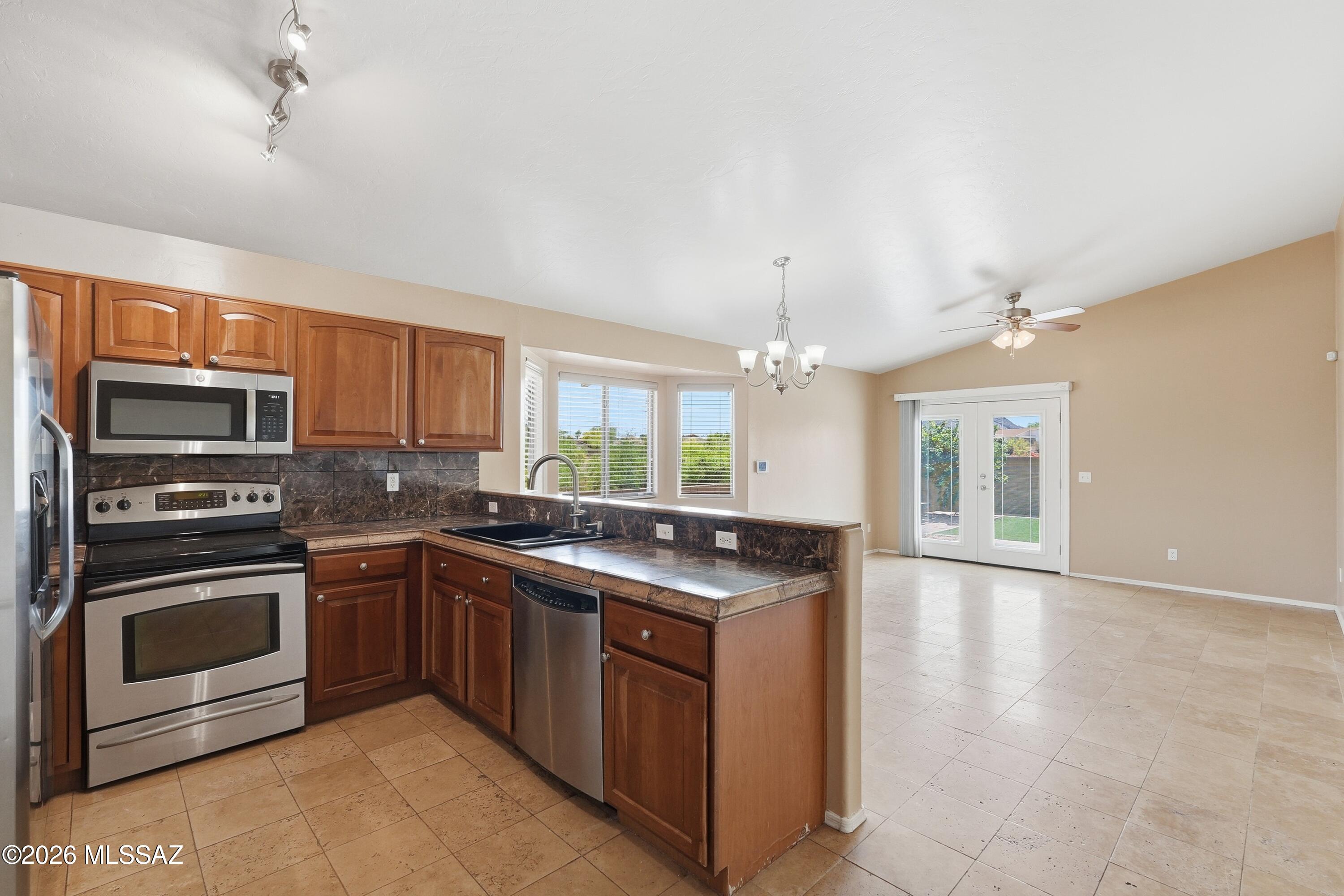 Colina De Oro (1-138) - Residential Lease