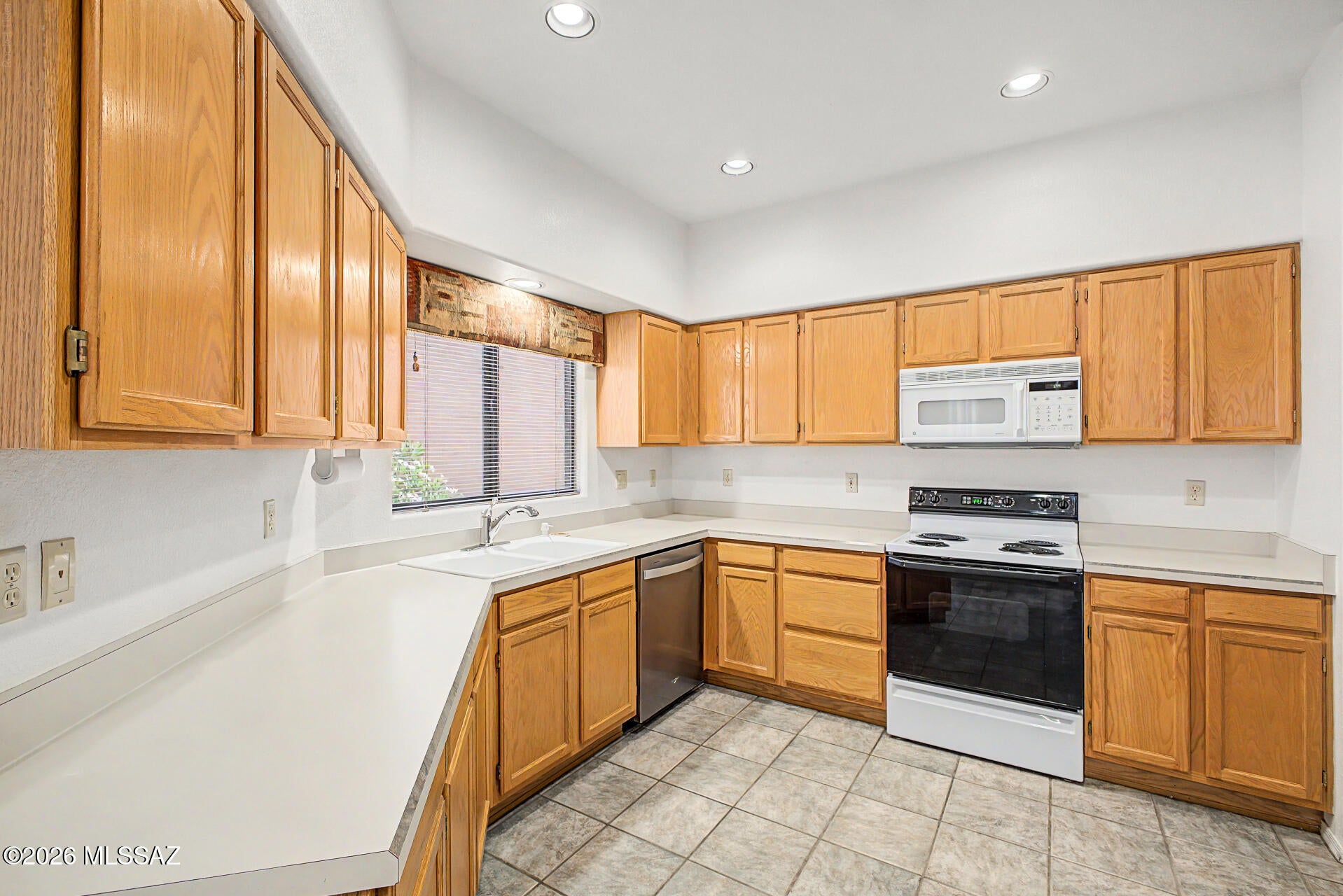 Las Campanas BLK J (1-37) - Residential