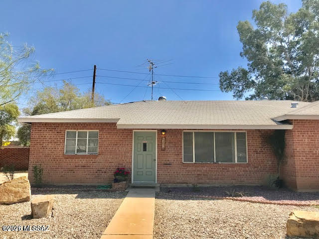 3 bedroom 2 bath with additional room suitable for office, exercise. game room, etc. Mexican tile throughout the main part of the house.Close to Par Place, restaurants and public transportation. Swimming pool just re plastered and ready for the summer months. POOL MAINTENANCE & YARD WORK (BACK & FRONT)WILL BE TAKEN CARE OF BY THE LANDLORD! Pets are considered, per landlord's discretion.