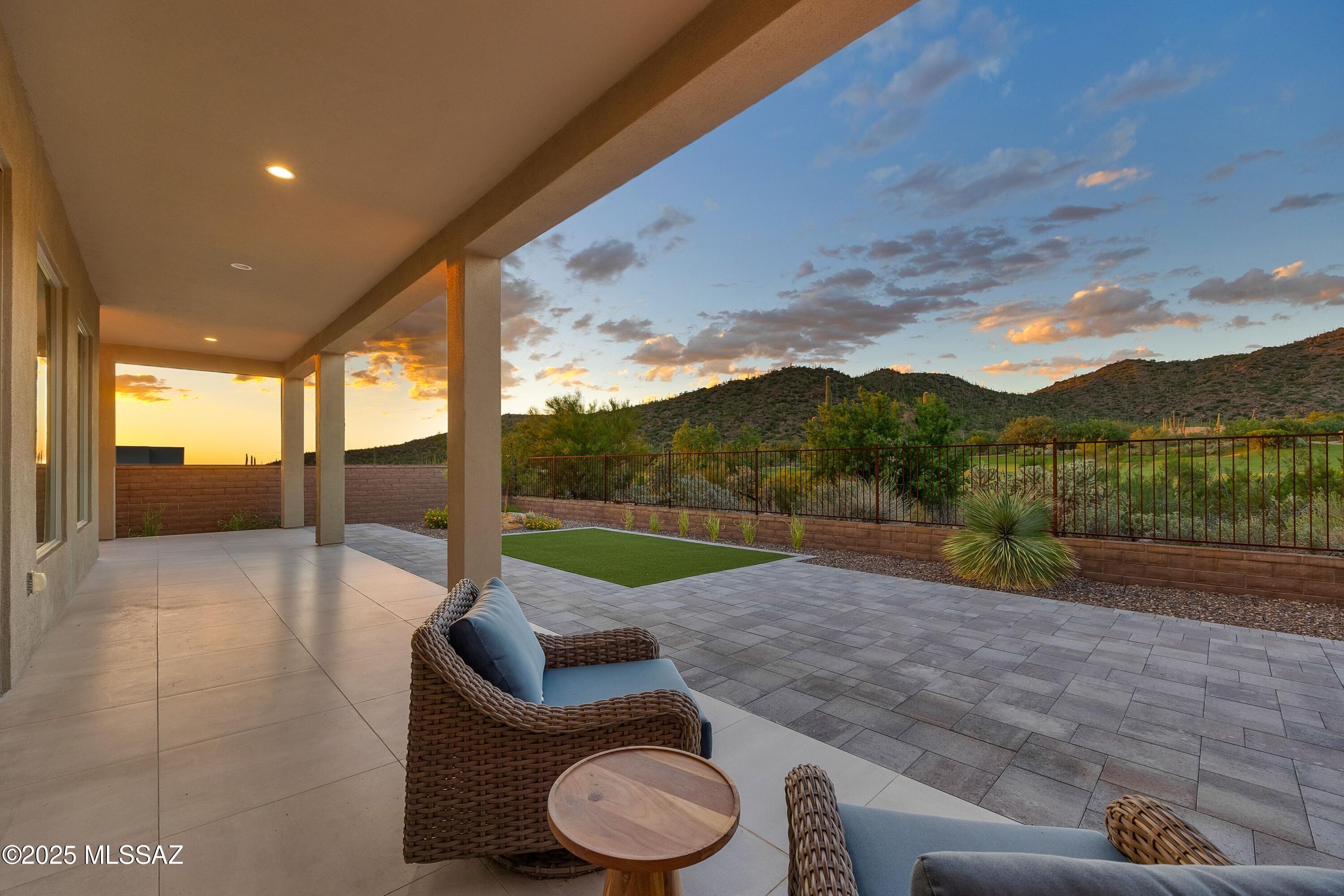 Boulder Bridge Pass III At Dove Mountain SQ20143000307 - Residential