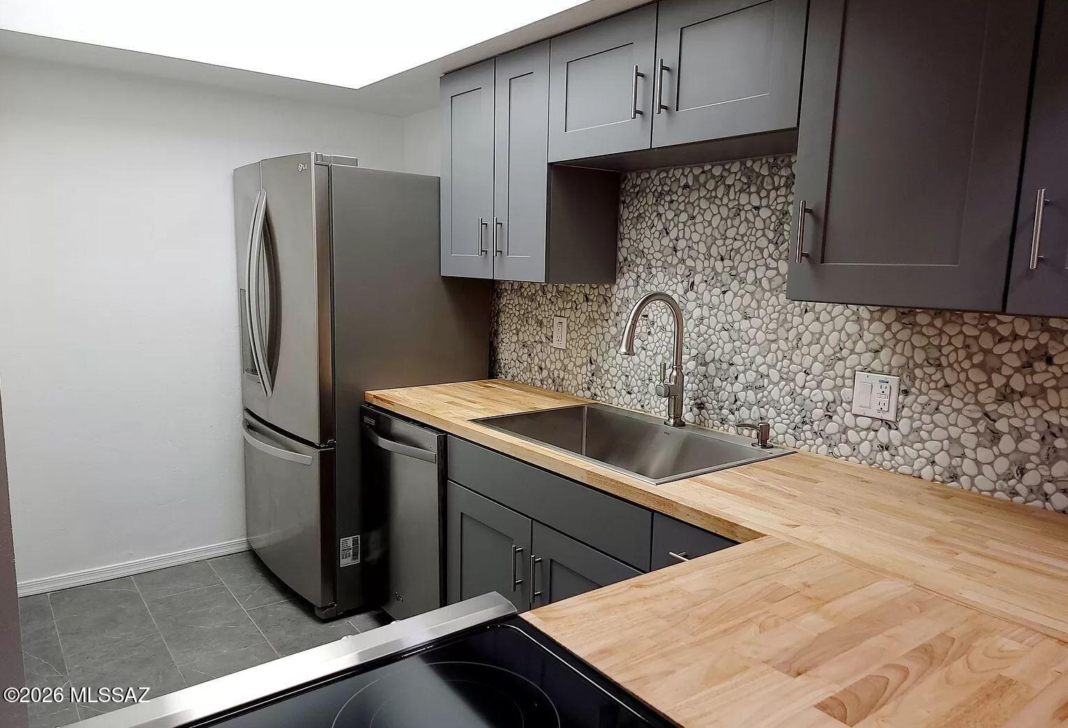 Casitas Real Condos. - Residential