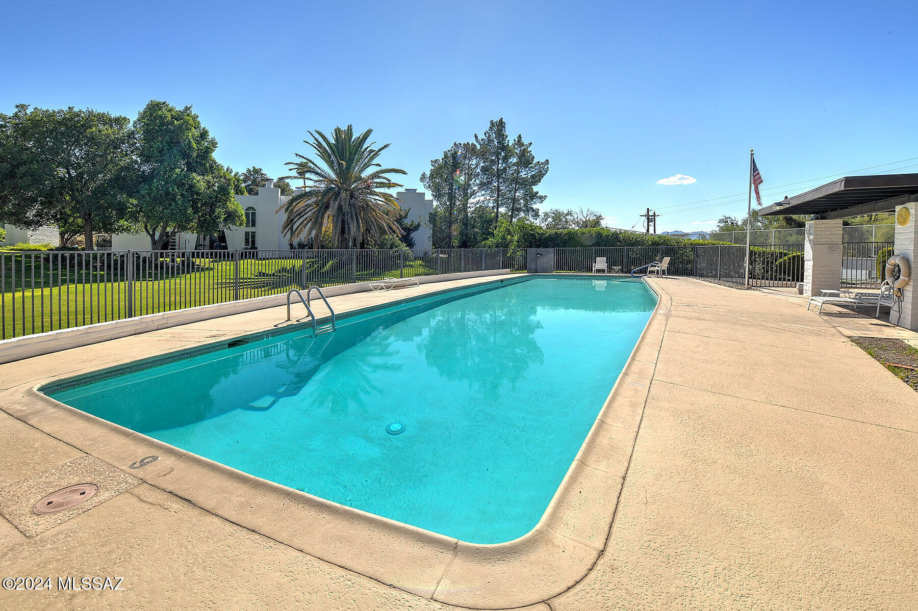 Las Lomitas (1) - Residential