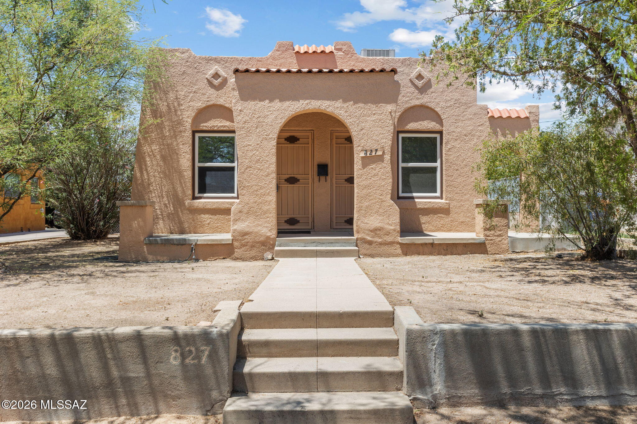 4 blocks from the University of Arizona and  close proximity to downtown. Come see this charming 2 bedroom, 1927 Bungalow home in the Pie Allen neighborhood. The home has a new heating/cooling system that was installed in 2023. Water lines in home have been recently re piped. Also exterior/interior painting, and new flooring completed in 2023. The kitchen has brand new quartz counter top with stone backsplash and a new oven/stove. Great investment opportunity!
