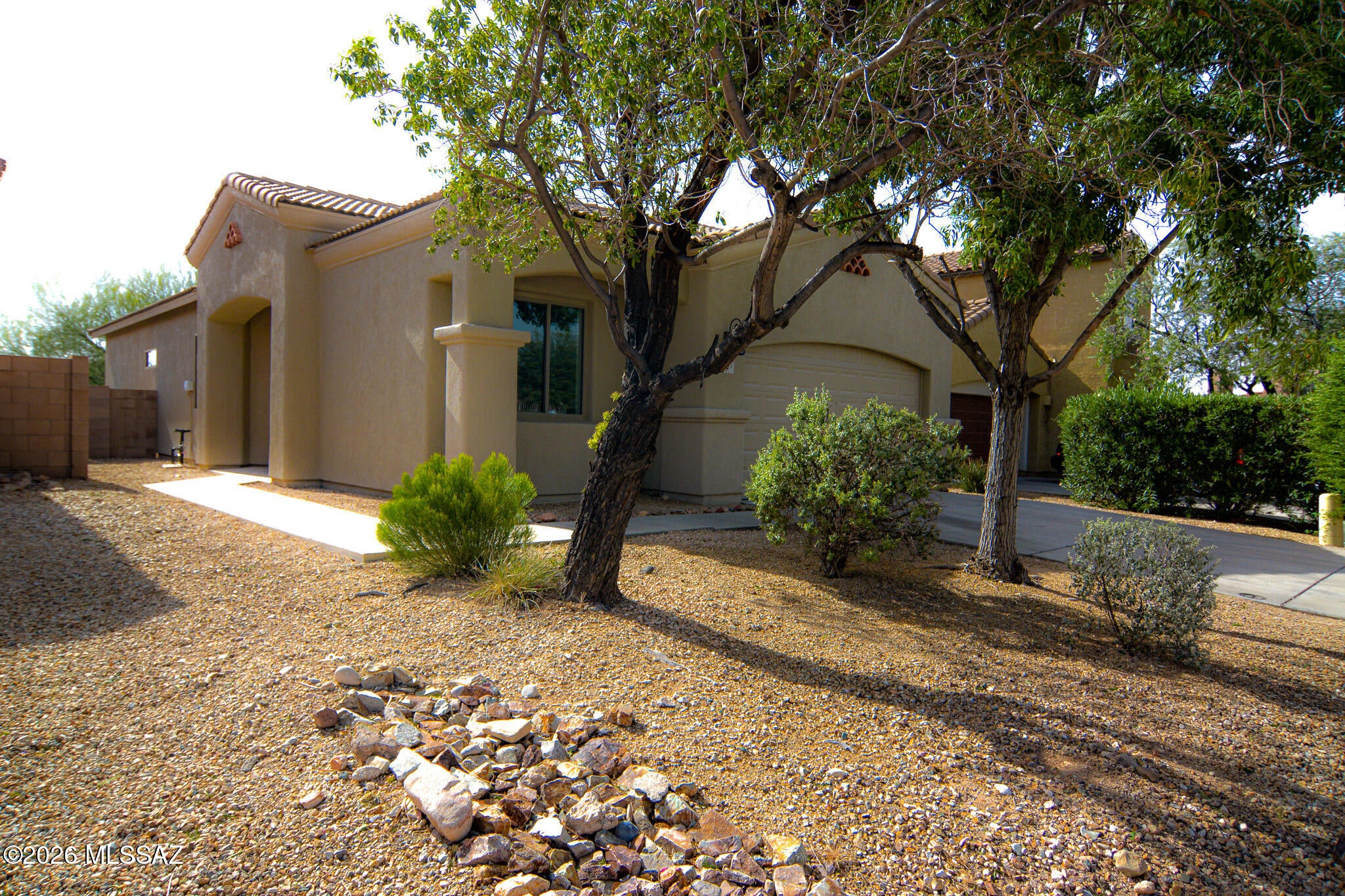 Well maintained contemporary 3-bedroom, 2-bathroom residence. Located in a desirable Vail location. New carpet and padding. Updated kitchen with stainless steel appliances. Spacious owner's suite with walk in closet. Updated bathrooms. Covered porch. Professionally landscaped front and rear yard. Two car garage. Upgraded door hardware and light fixtures. Community features pool, park and basketball court. This home shows beautifully.