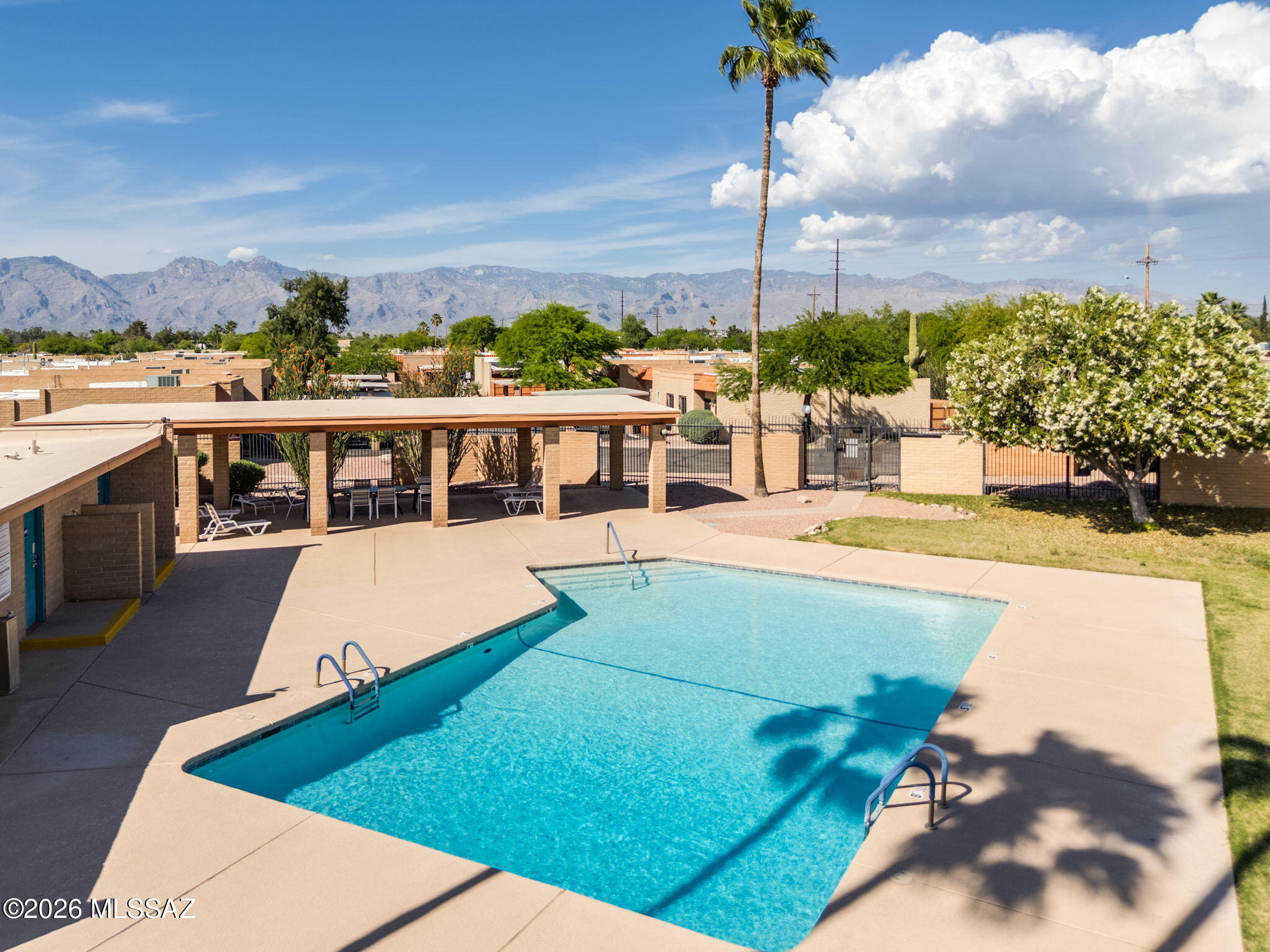 Pantano Park Townhouses - Residential