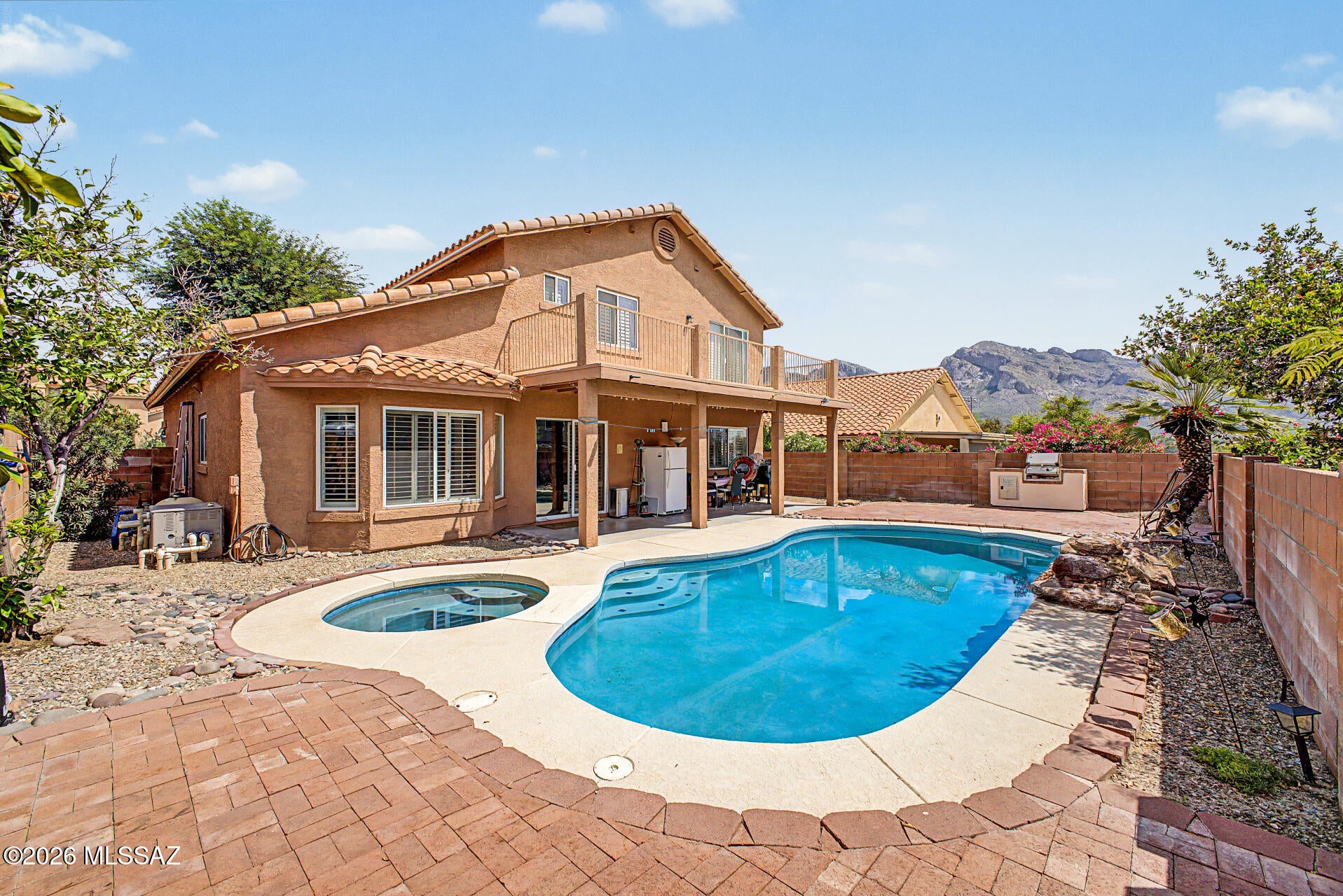 Range $469,900 - $479K. Home w/ sparkling pool & spa, newer roof, HVAC 6 & 8yrs old & fireplace. Inside, an airy & inviting living & dining room greets you with tile flooring, tons of natural light, & plantation shutters throughout. Large family room for entertaining, highlighted by a cozy fireplace, media niches, and pre-wired surround sound. Modern kitchen showcases stainless steel appliances, abundant cabinetry, granite counters, a peninsula with a breakfast bar, and a lovely bay window in the breakfast nook.Has a downstairs bedroom and 1/2 bath! Master has mountain views and features balcony access and a bathroom with a glass step-in shower. Relax on the balcony or head to the serene backyard complete with a covered patio, built-in BBQ, pool, and spa. 2 car garage Best price on market Updated fans and fixtures.  
Solar panels are financed to own.  Save monthly on electricity.  
Priced to sell. RAnge price seller will counter or accept offers from $469,900 to $479,000