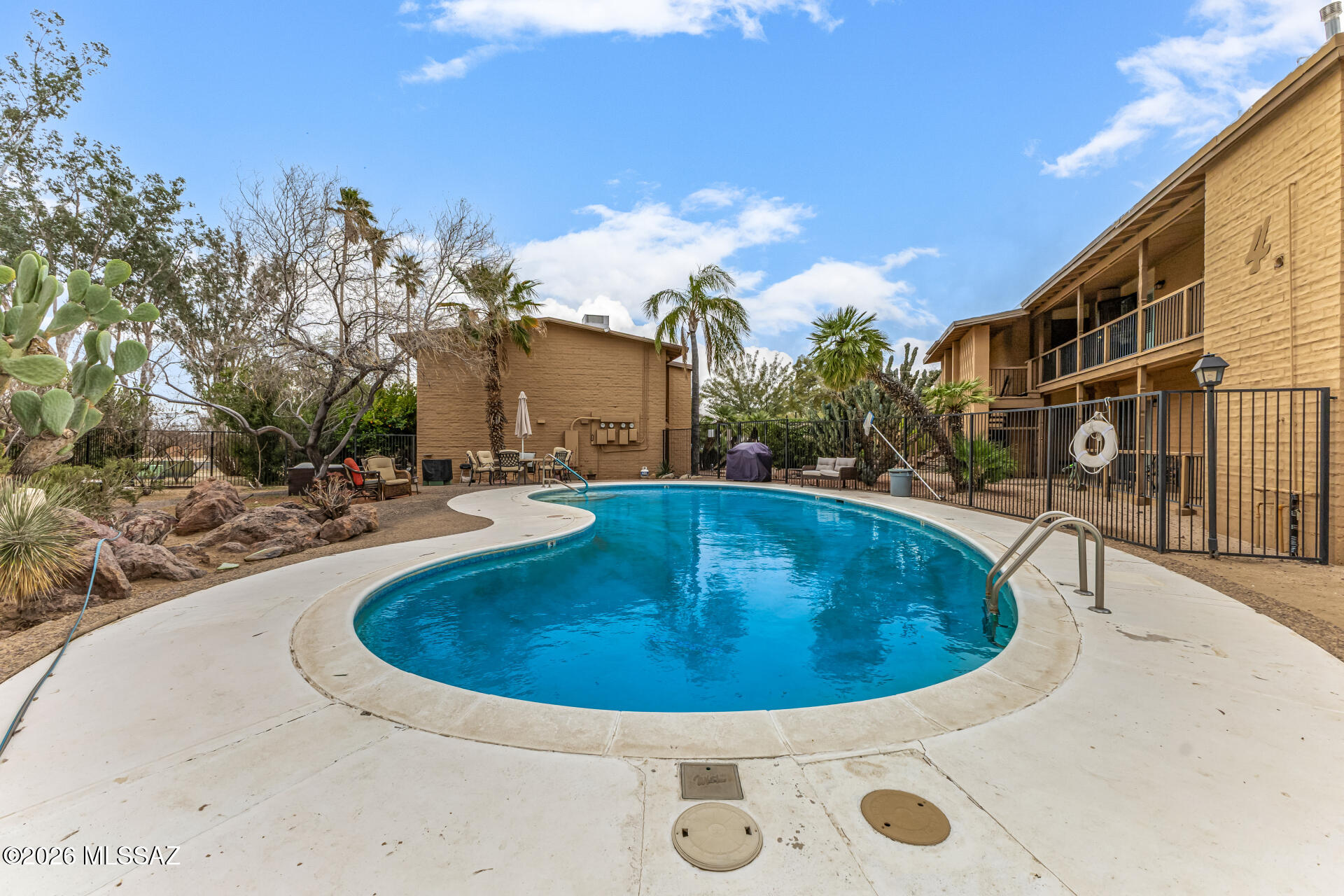 Cancha Del Golf - Residential