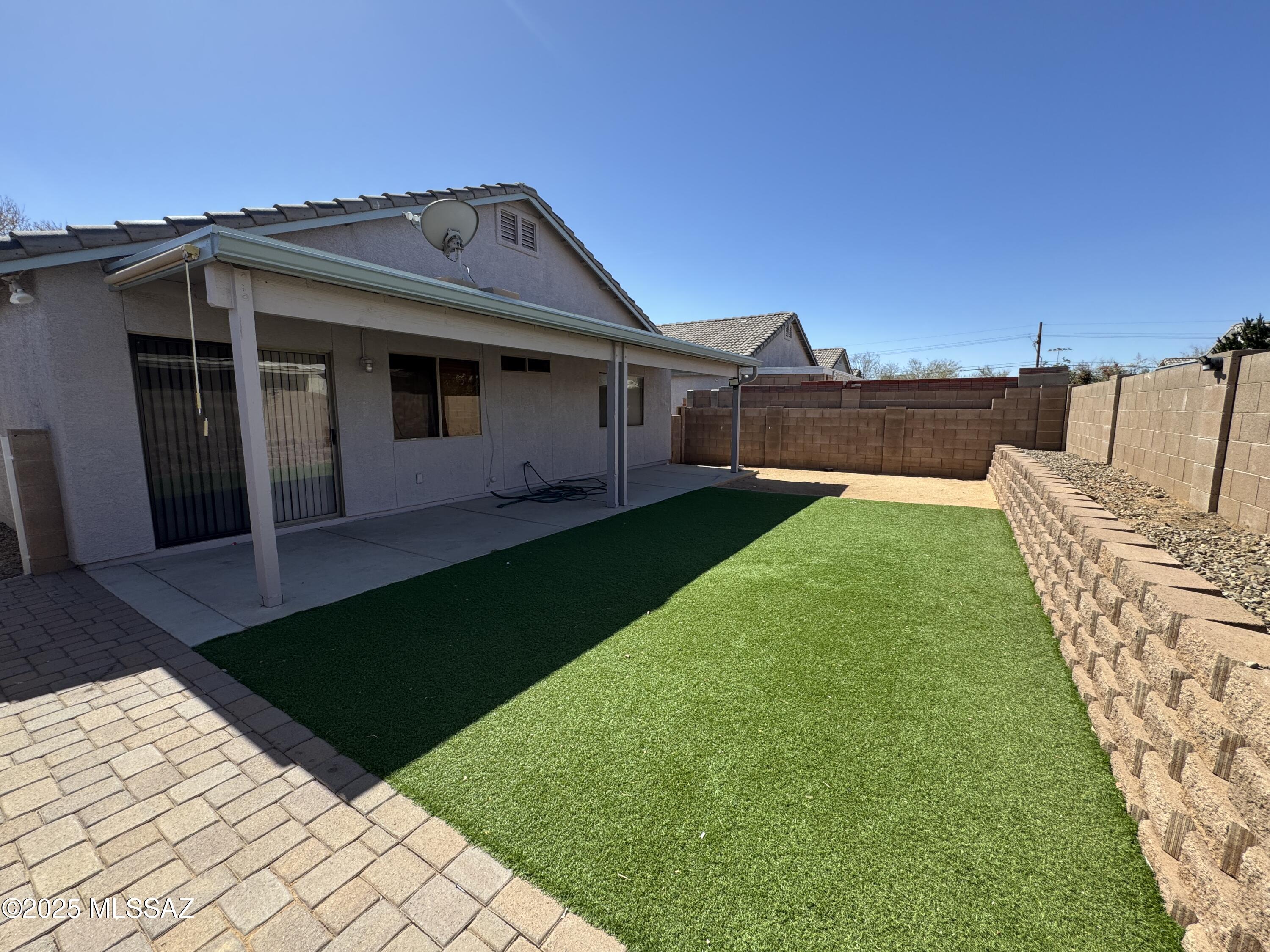 Mona Lisa II (1-75) - Residential Lease