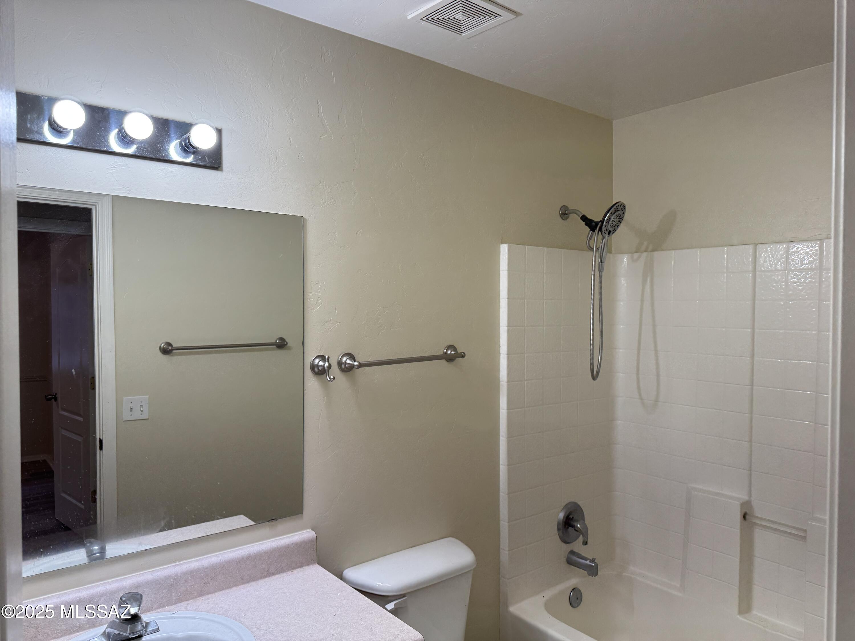 Mona Lisa II (1-75) - Residential Lease