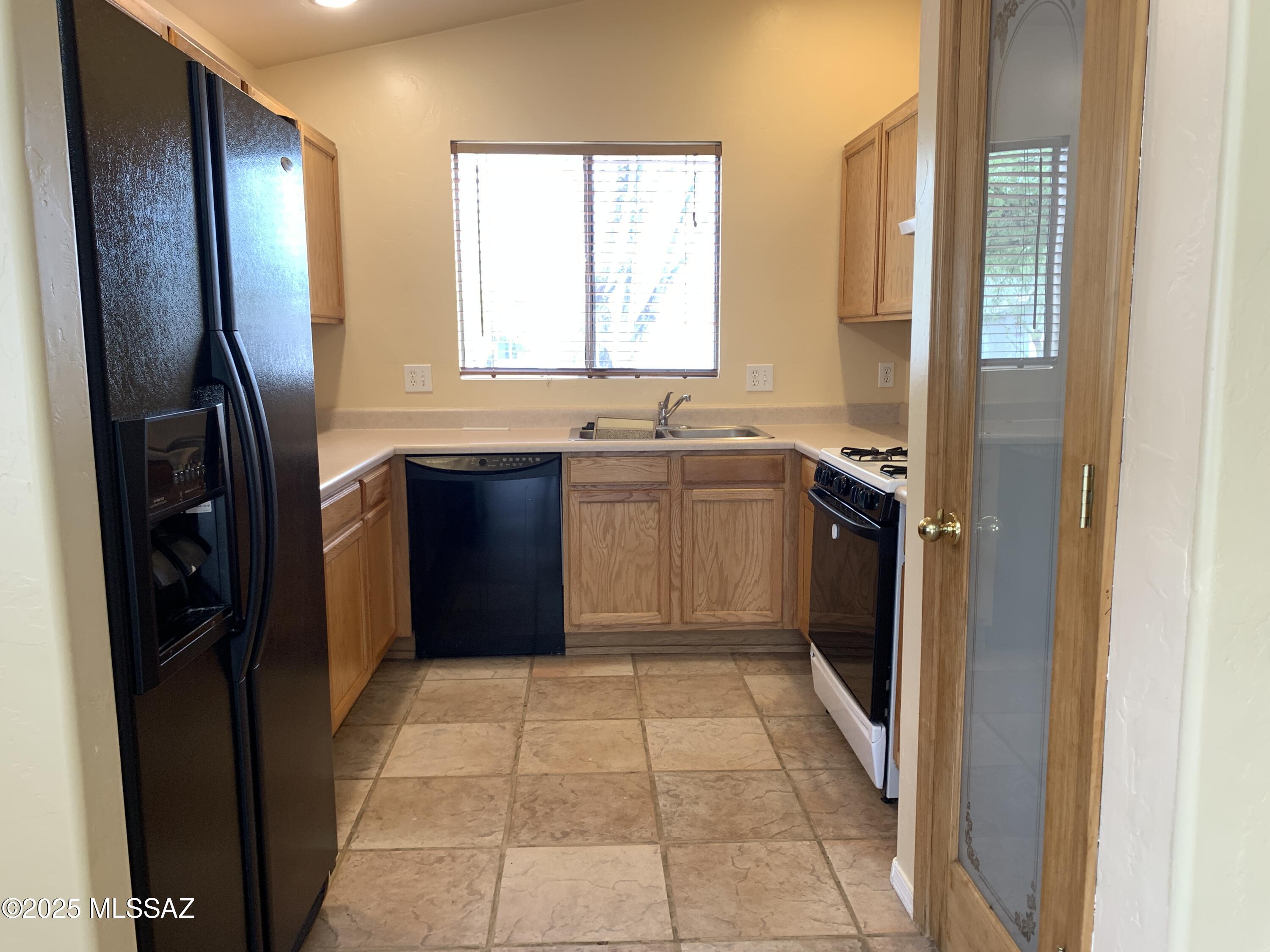 Mona Lisa II (1-75) - Residential Lease