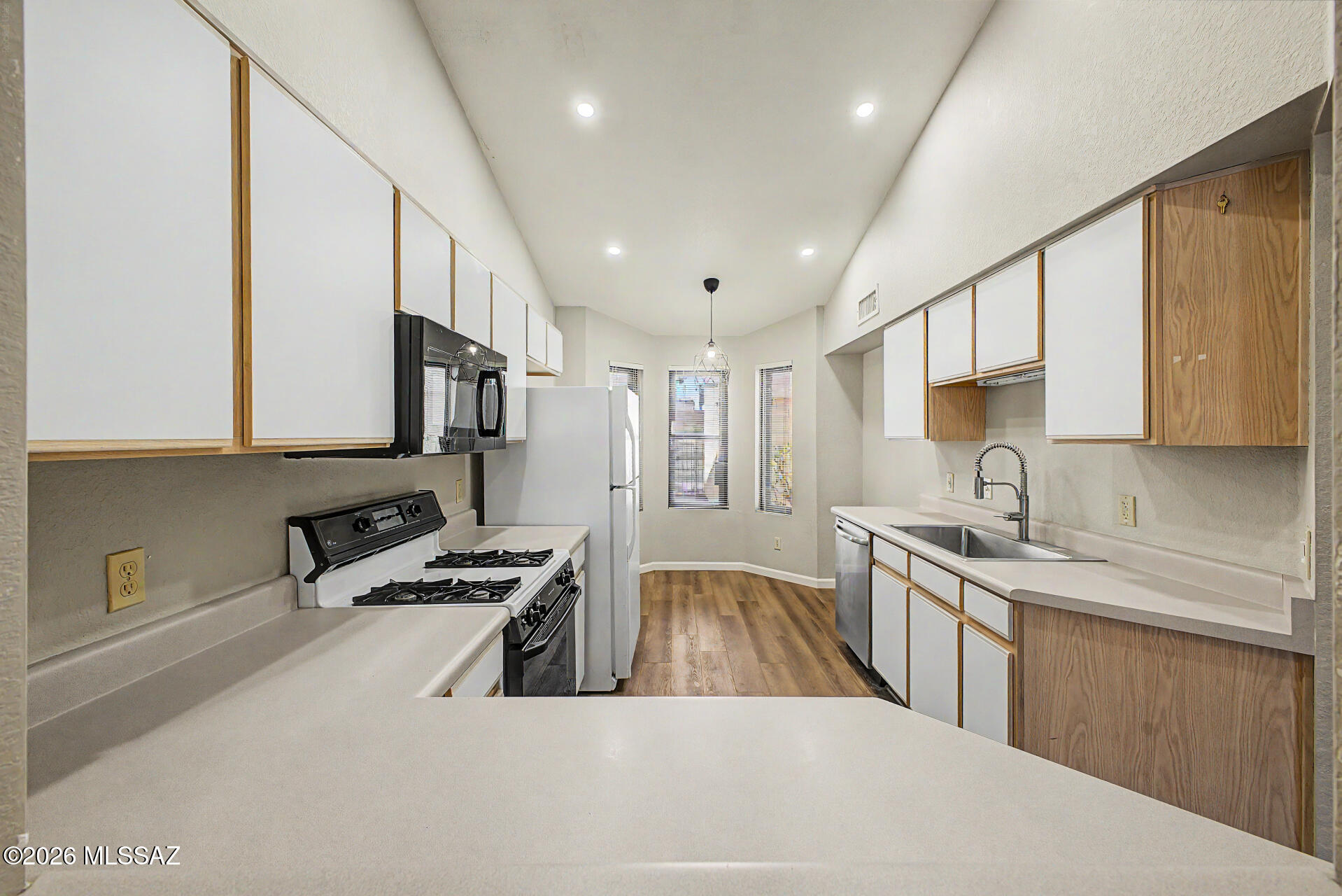 Le Mirador Twnhms (1-50) - Residential