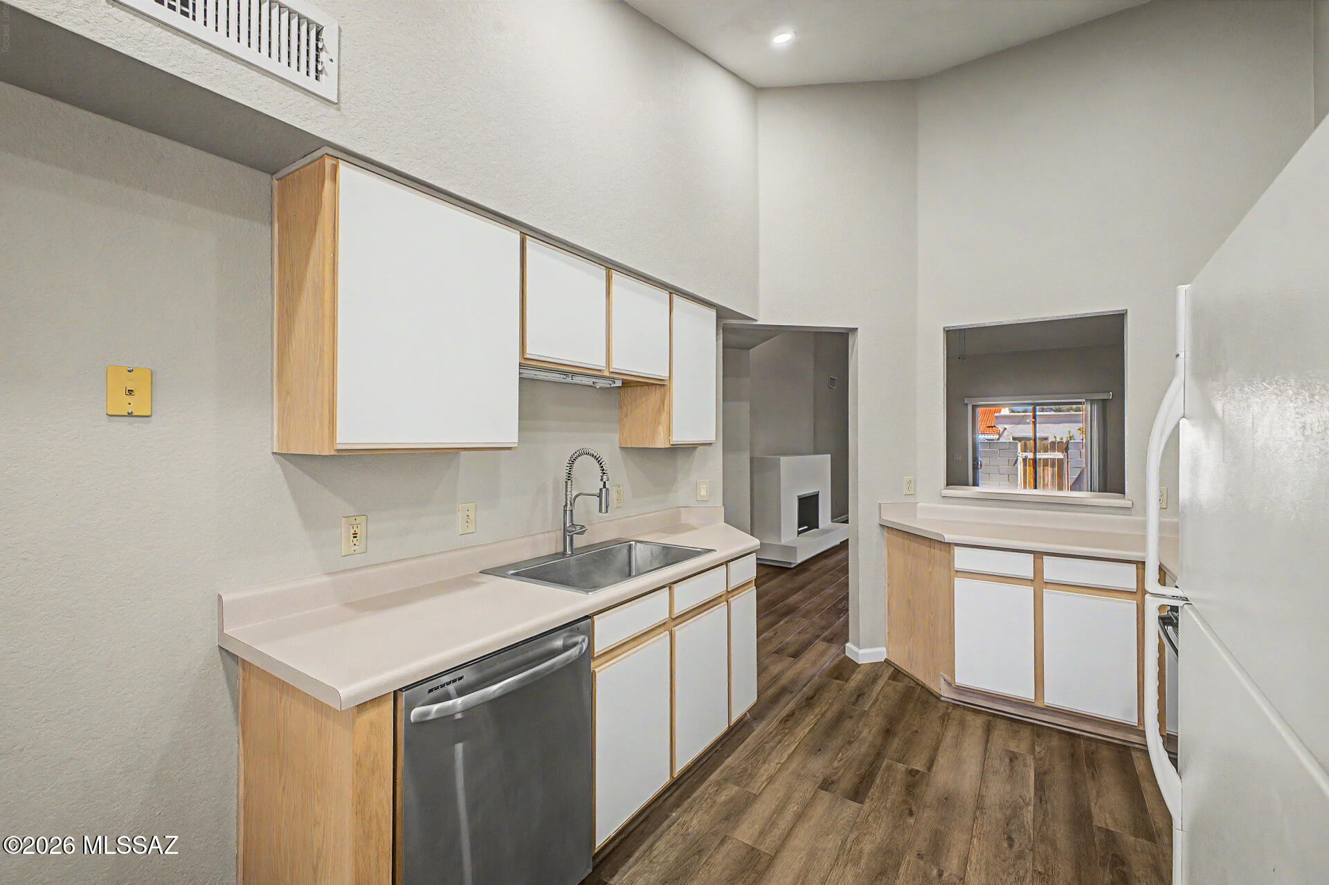 Le Mirador Twnhms (1-50) - Residential