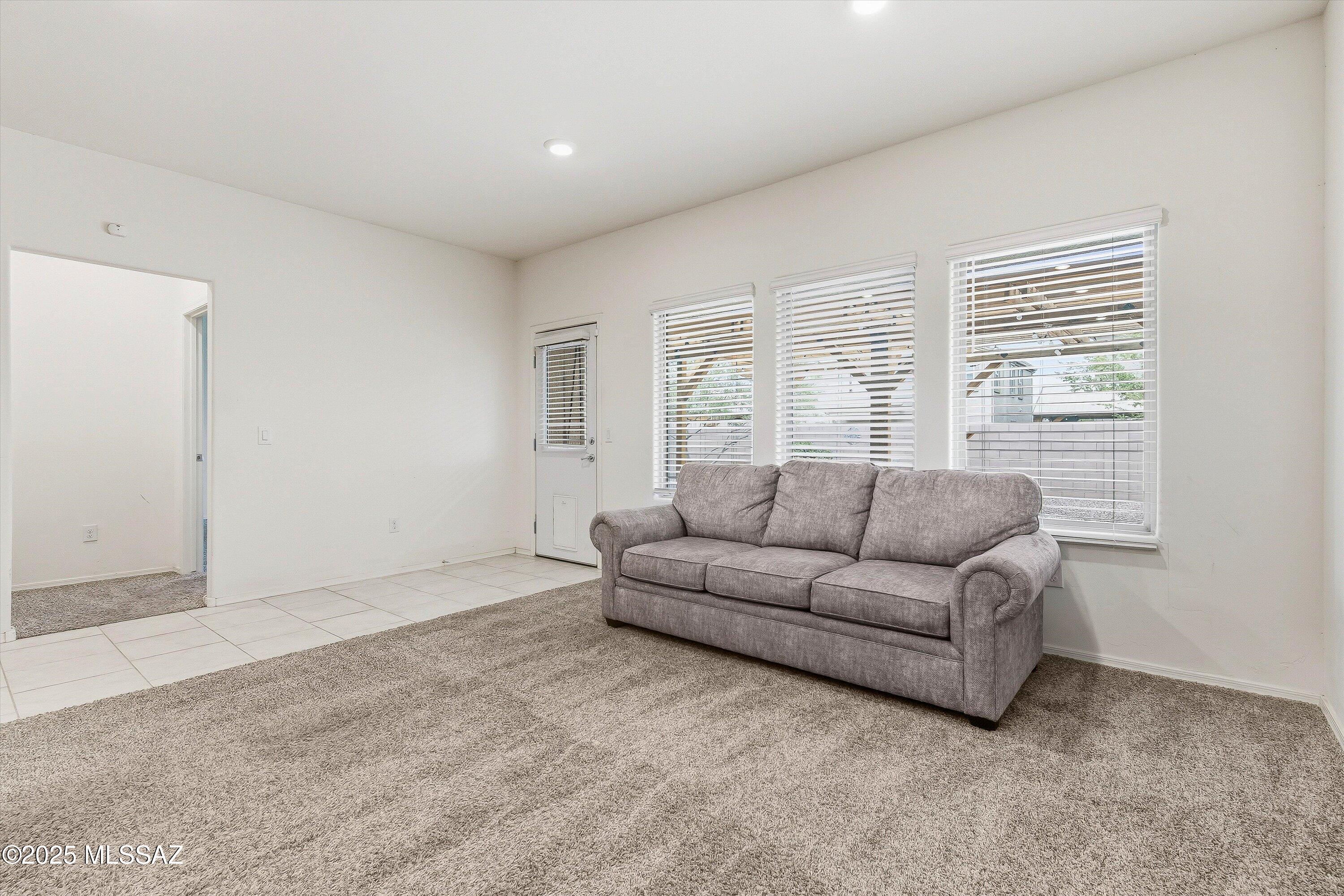 Saguaro Bloom SQ20180540069 - Residential