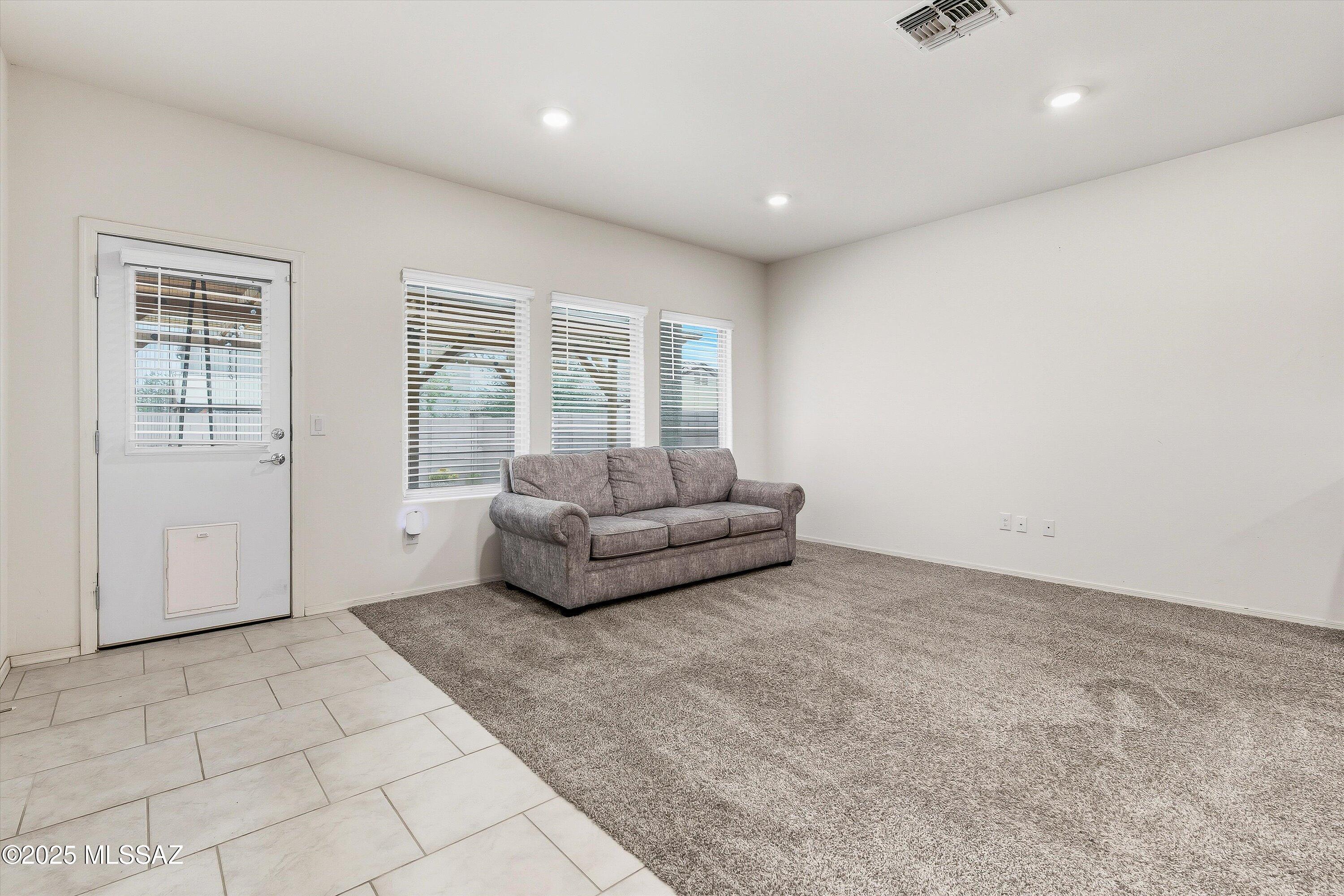 Saguaro Bloom SQ20180540069 - Residential