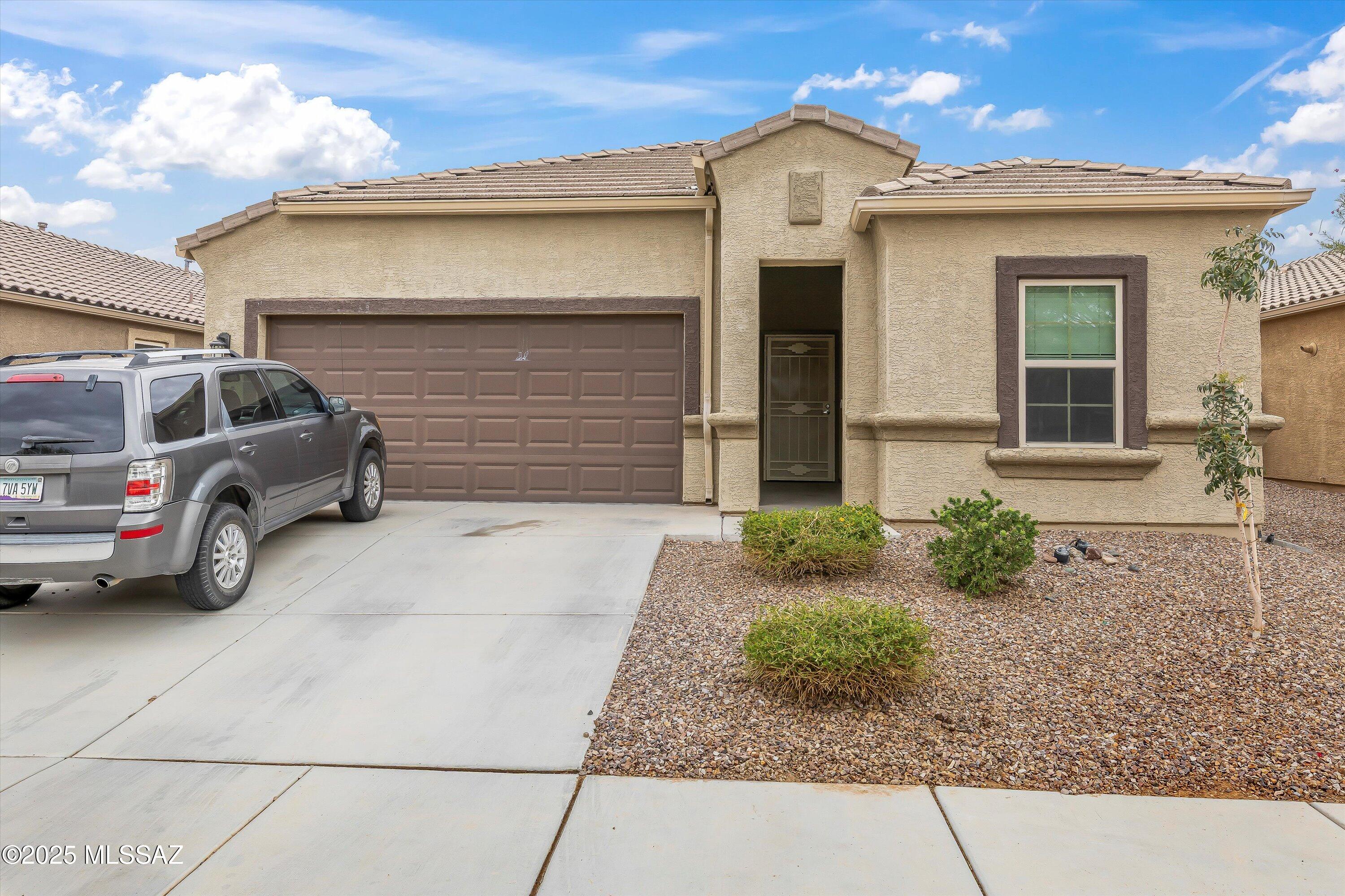 Saguaro Bloom SQ20180540069 - Residential