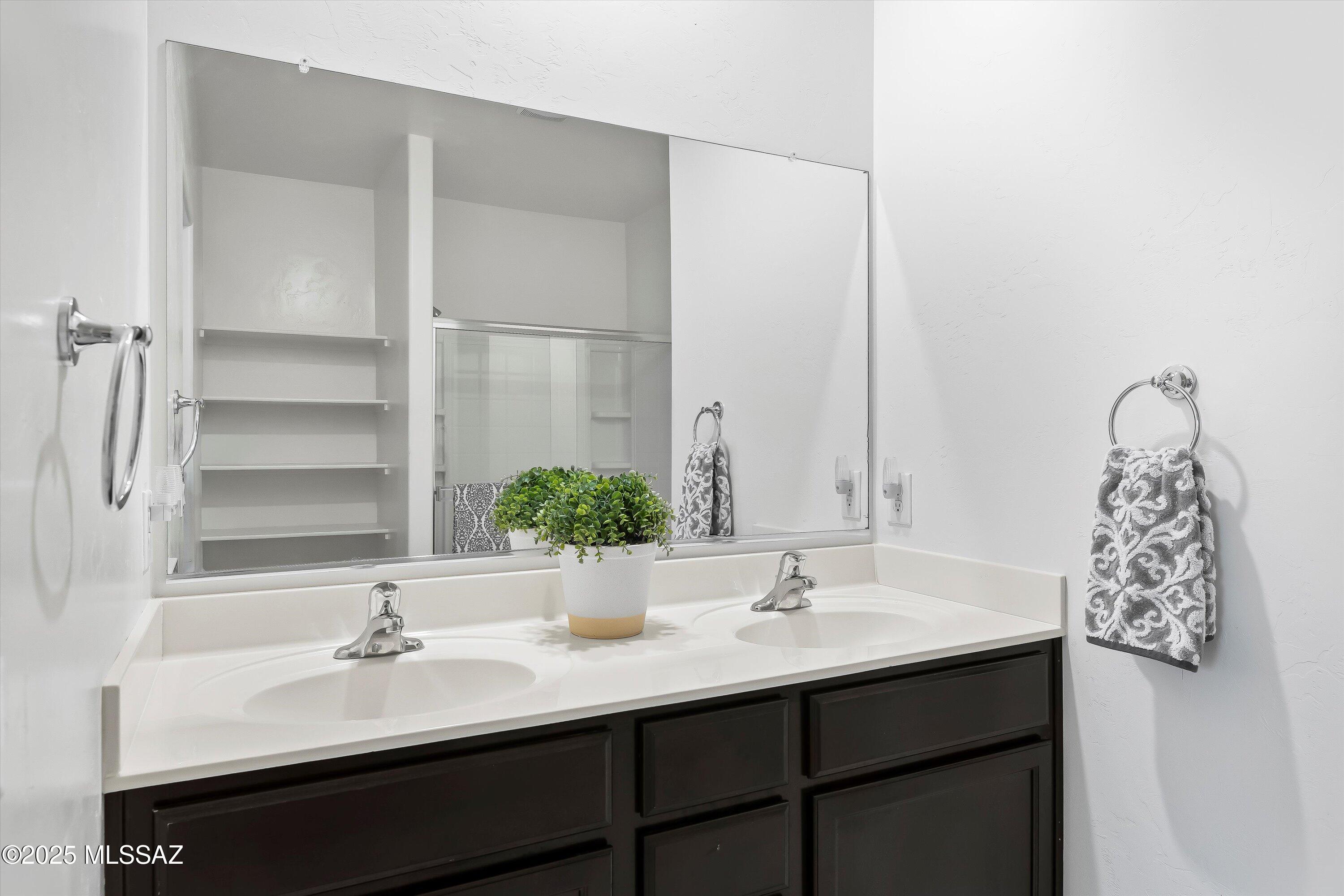 Saguaro Bloom SQ20180540069 - Residential