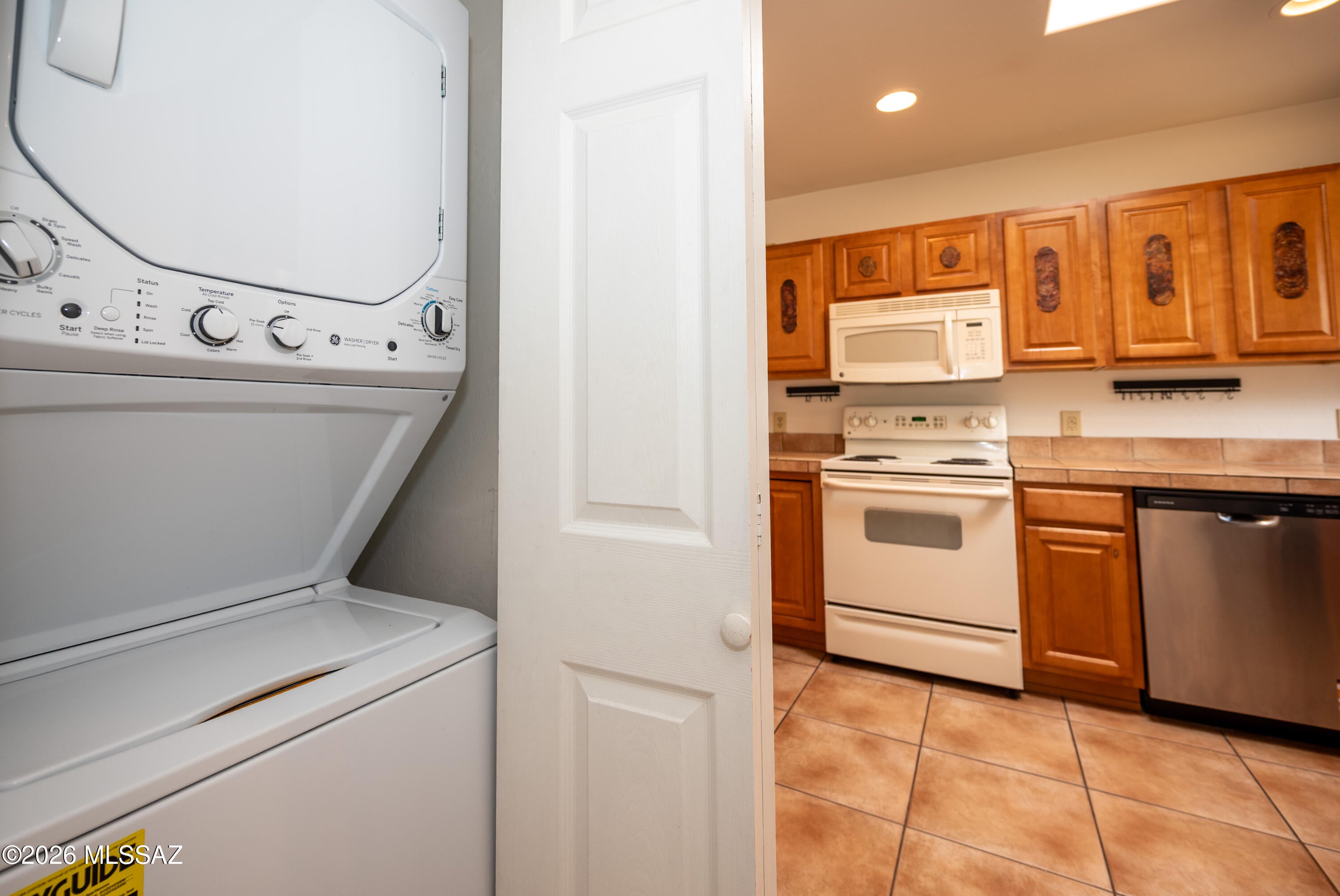 Reflections in the Catalina Condominium - Residential Lease